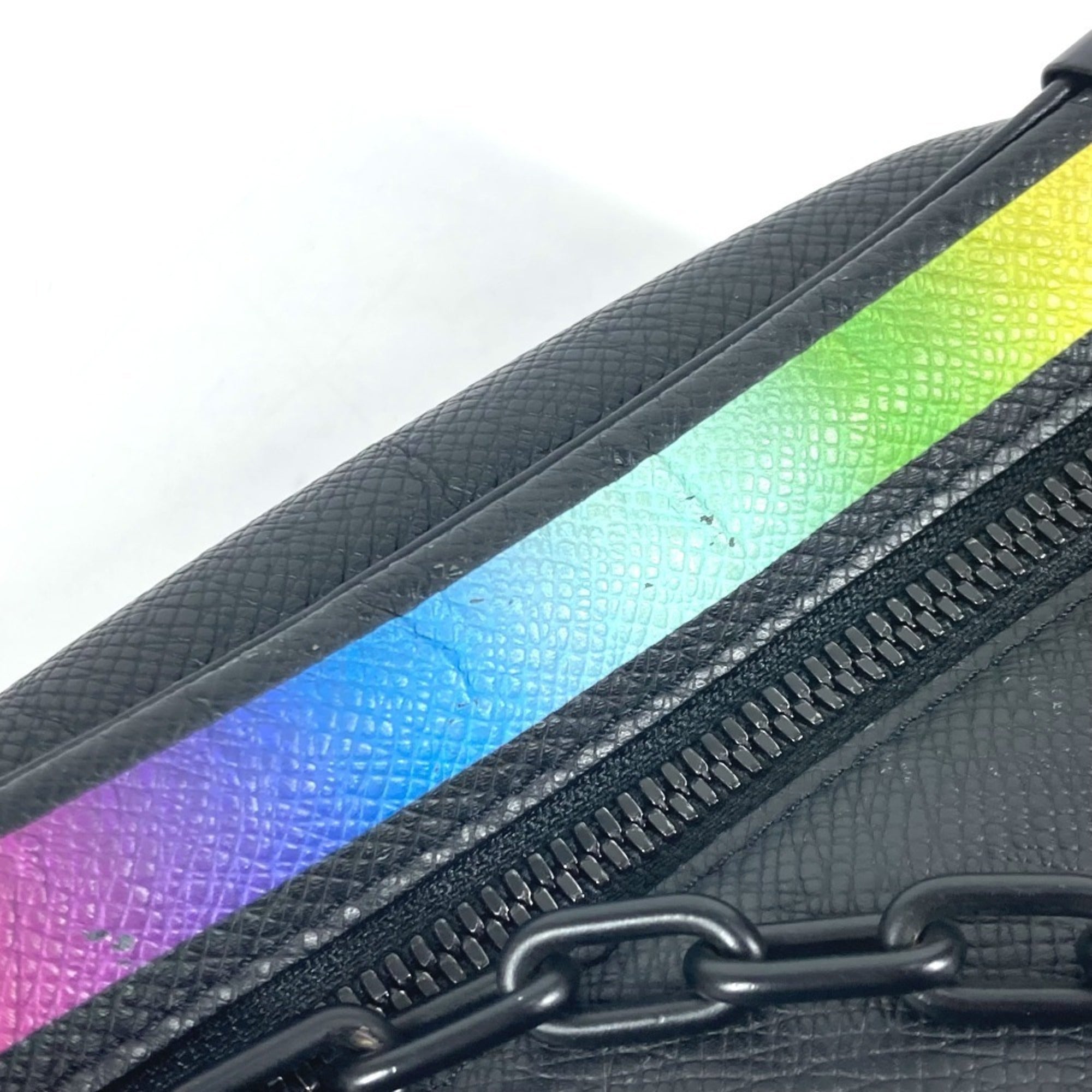 Louis Vuitton Taiga Black Multi-Color Taiga Leather Pochette Shoulder Bag (Pre-Owned)
