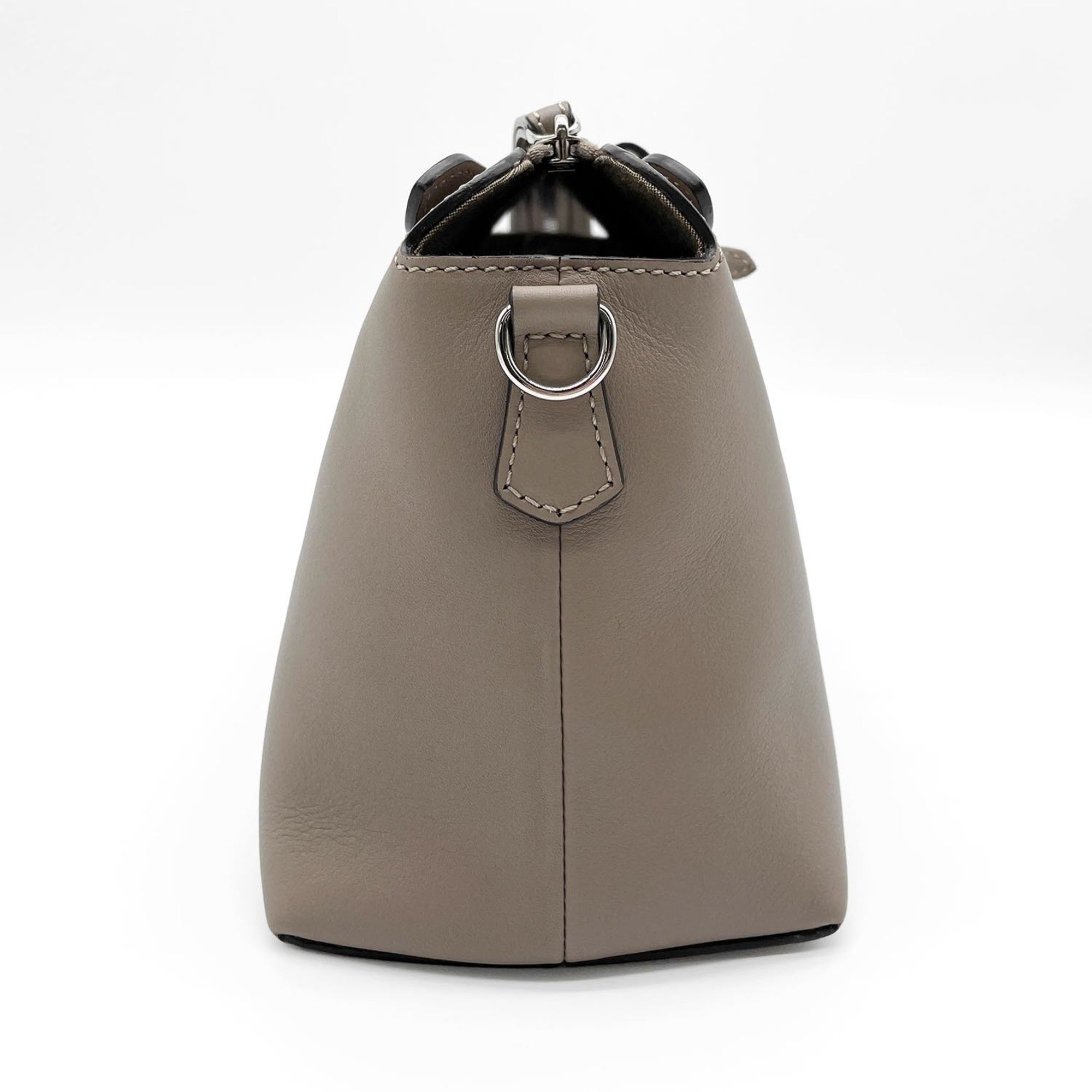 Fendi Beige Leather Shoulder Bag (Pre-Owned)