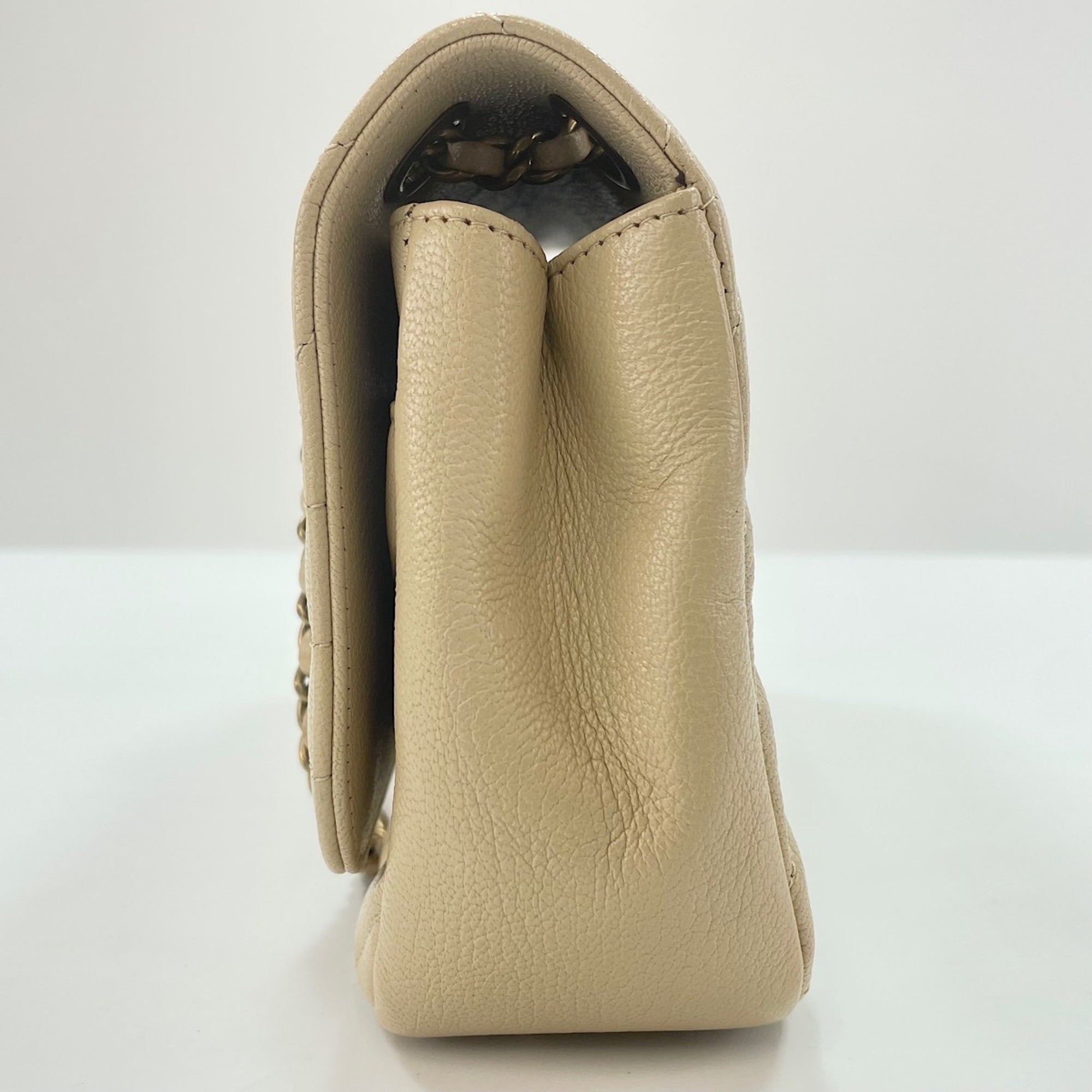 Chanel Beige Shoulder Bag (Pre-Owned)