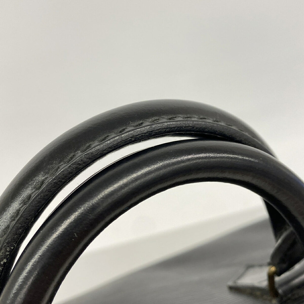 Louis Vuitton Noir Handbag (Pre-Owned)