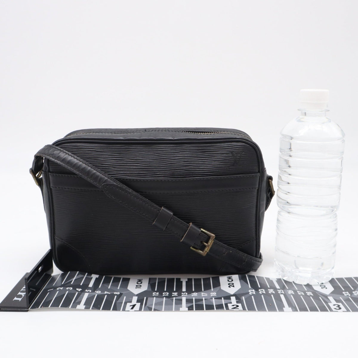 Louis Vuitton Epi Black Noir Leather Shoulder Bag (Pre-Owned)