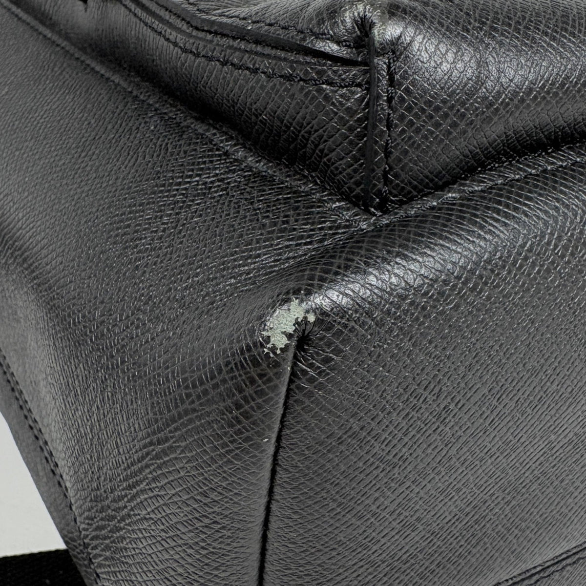 Louis Vuitton Ardoise Taiga Leather (Pre-Owned)