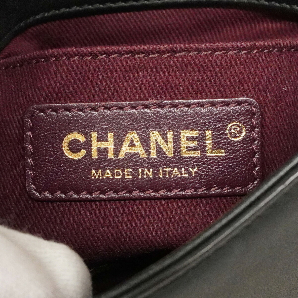 Chanel Black Leather Shoulder Bag (Pre-Owned)