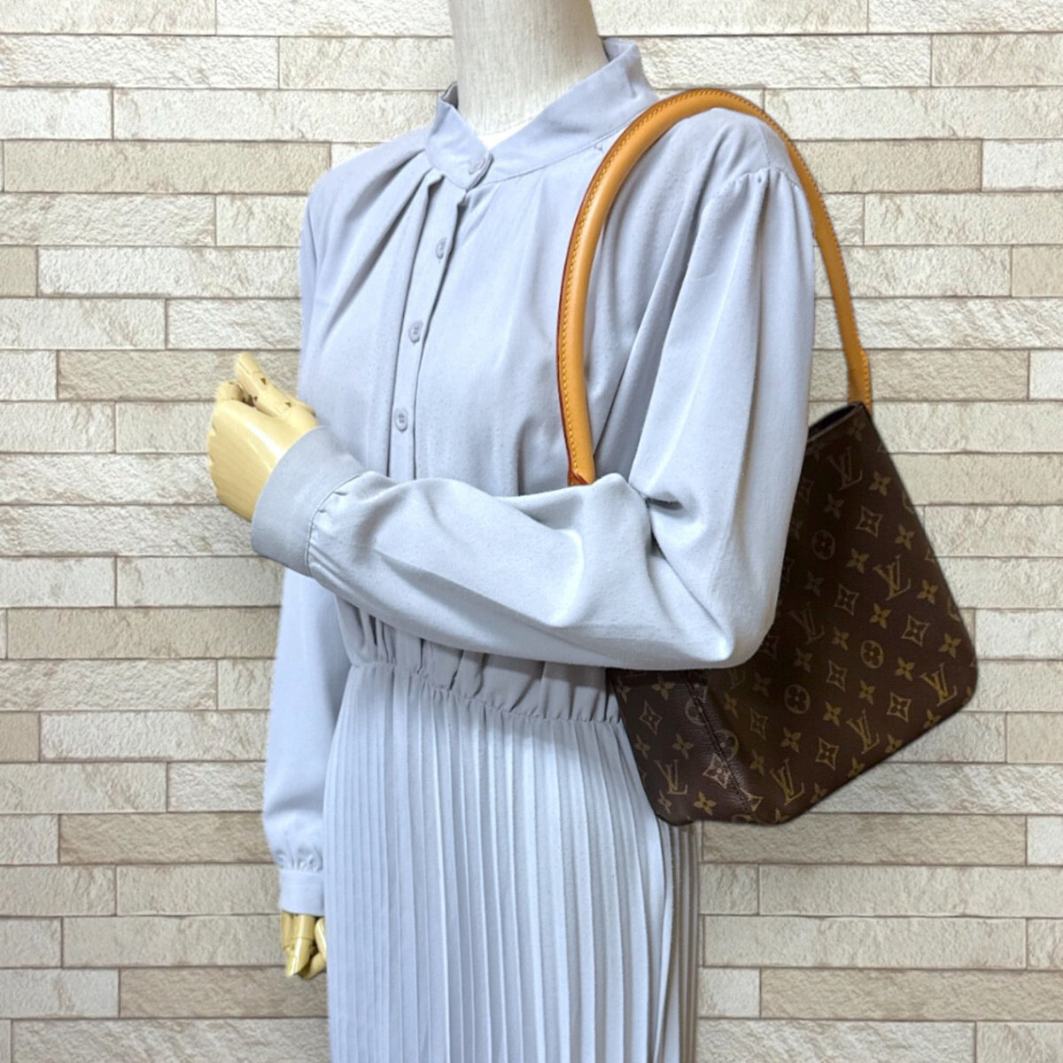 Louis Vuitton Brown Monogram Monogram Shoulder Bag (Pre-Owned)