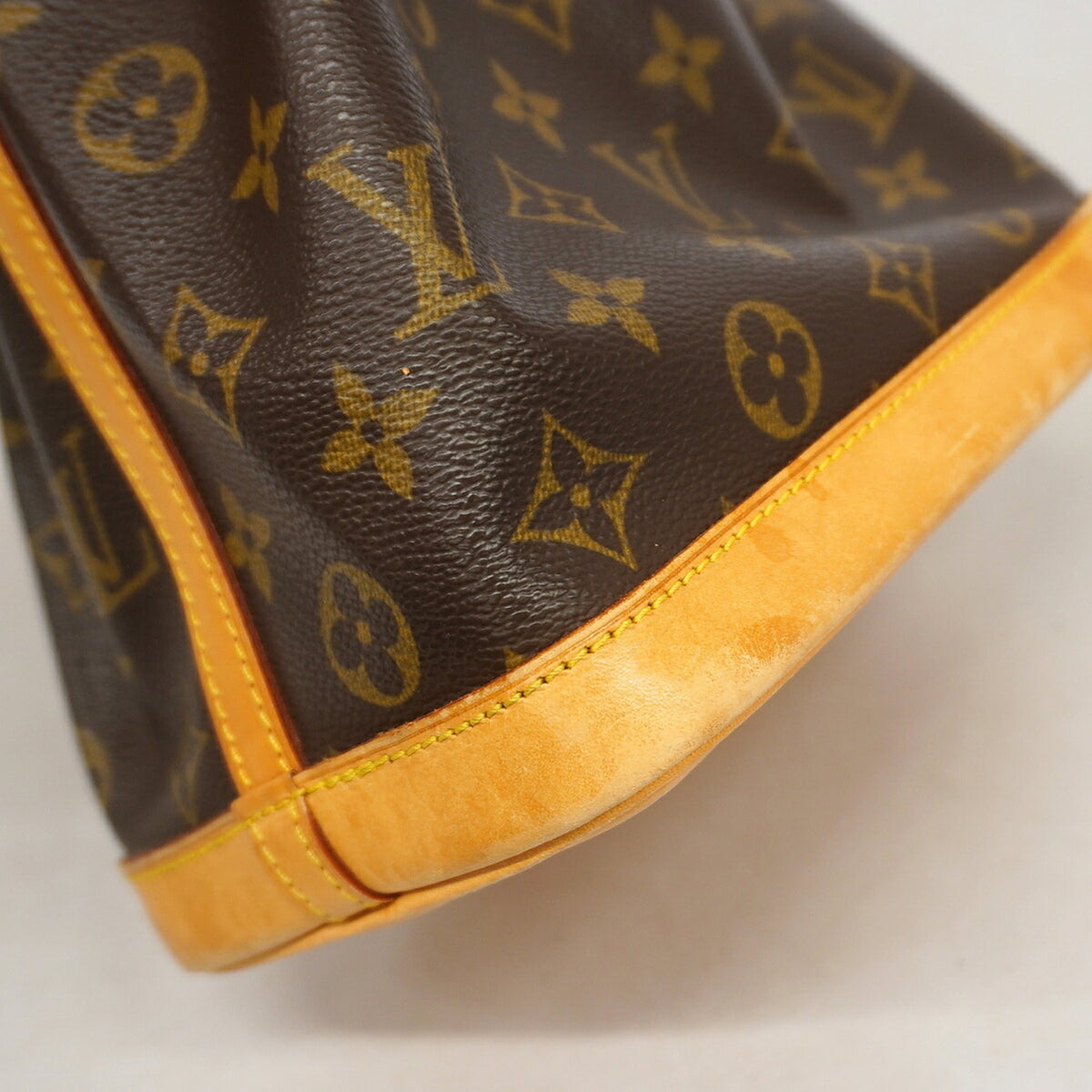 Louis Vuitton Brown Handbag (Pre-Owned)