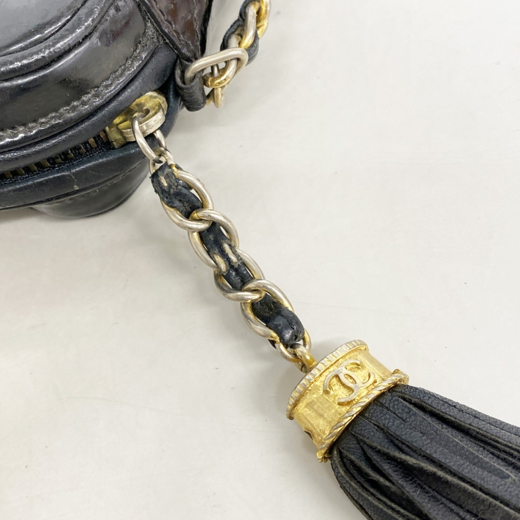 Chanel Black Patent Leather Shoulder Bag (Pre-Owned)