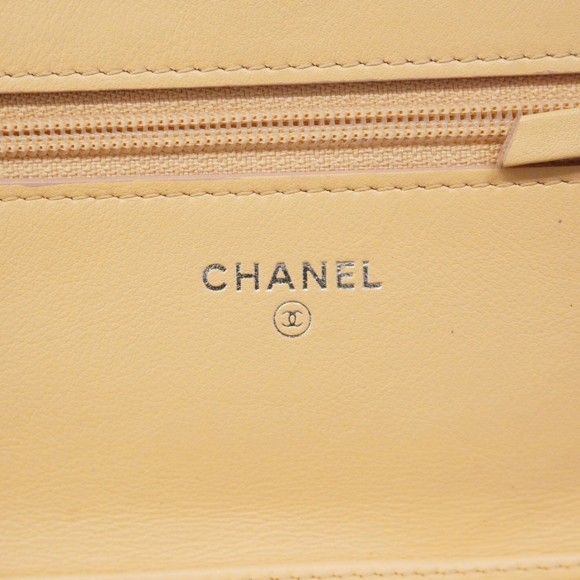 Chanel Beige Leather Chain/Shoulder Wallet (Pre-Owned)