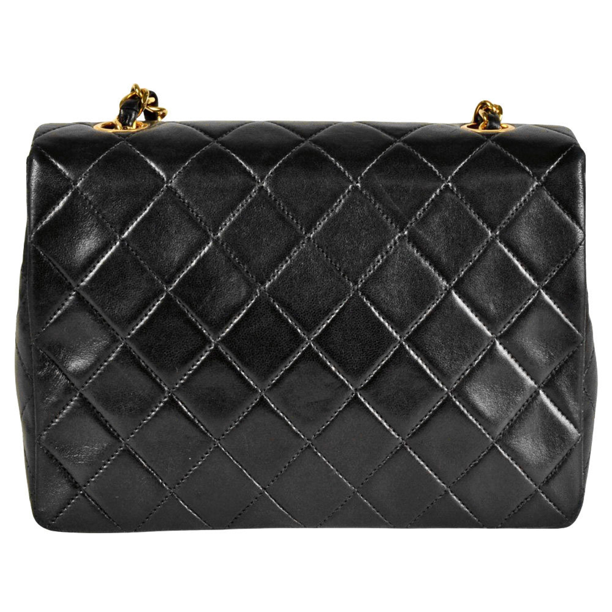 Chanel Black Leather Shoulder Bag (Pre-Owned)