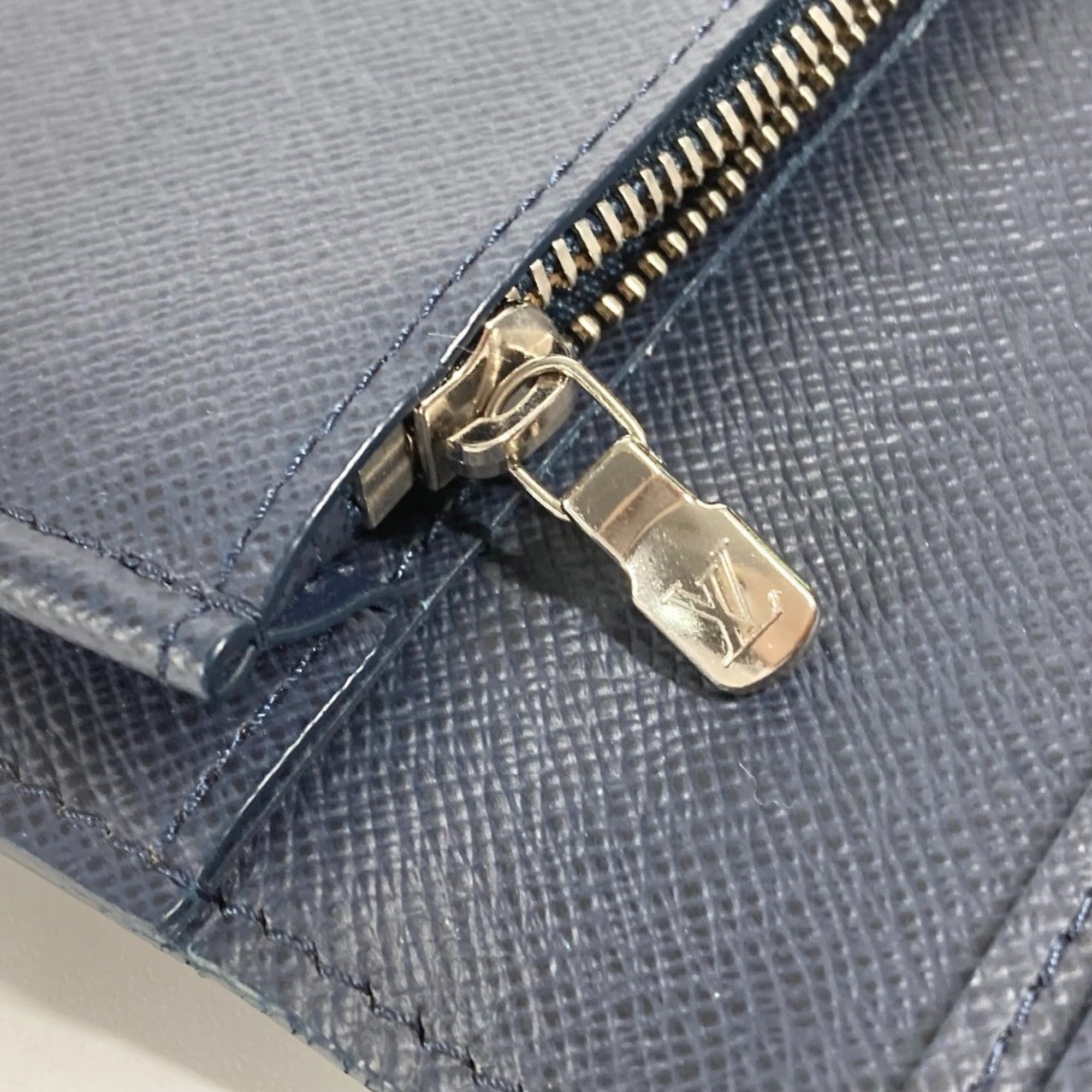 Louis Vuitton Navy Blue Taiga Leather Long Wallet (Bi-Fold) (Pre-Owned)