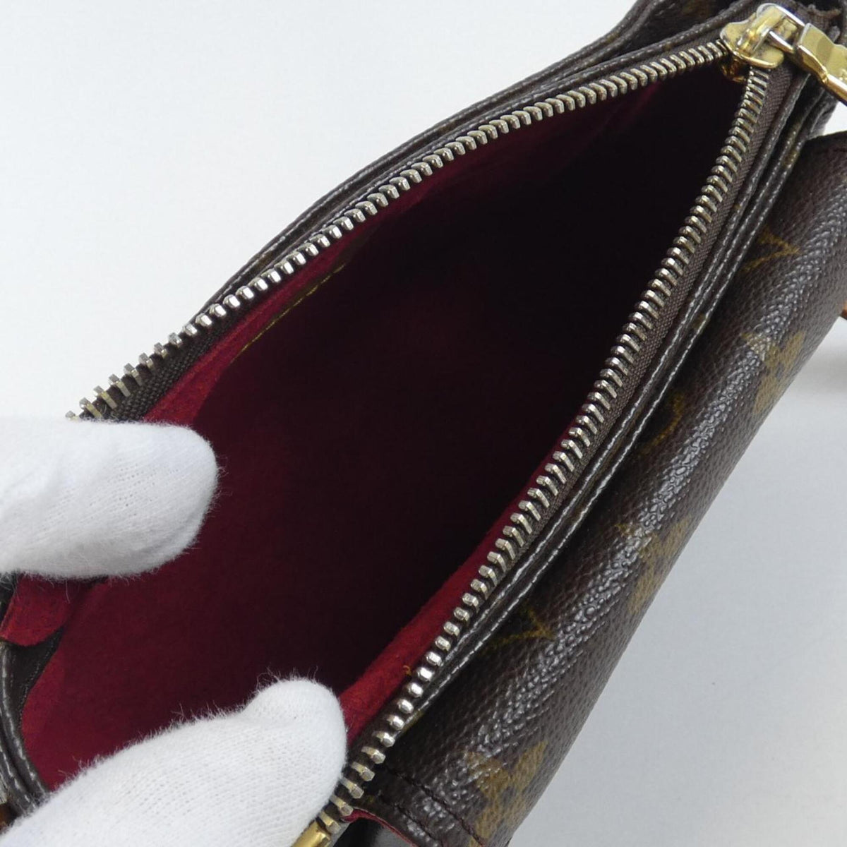 Louis Vuitton Brown Coated Canvas Shoulder Bag (Pre-Owned)