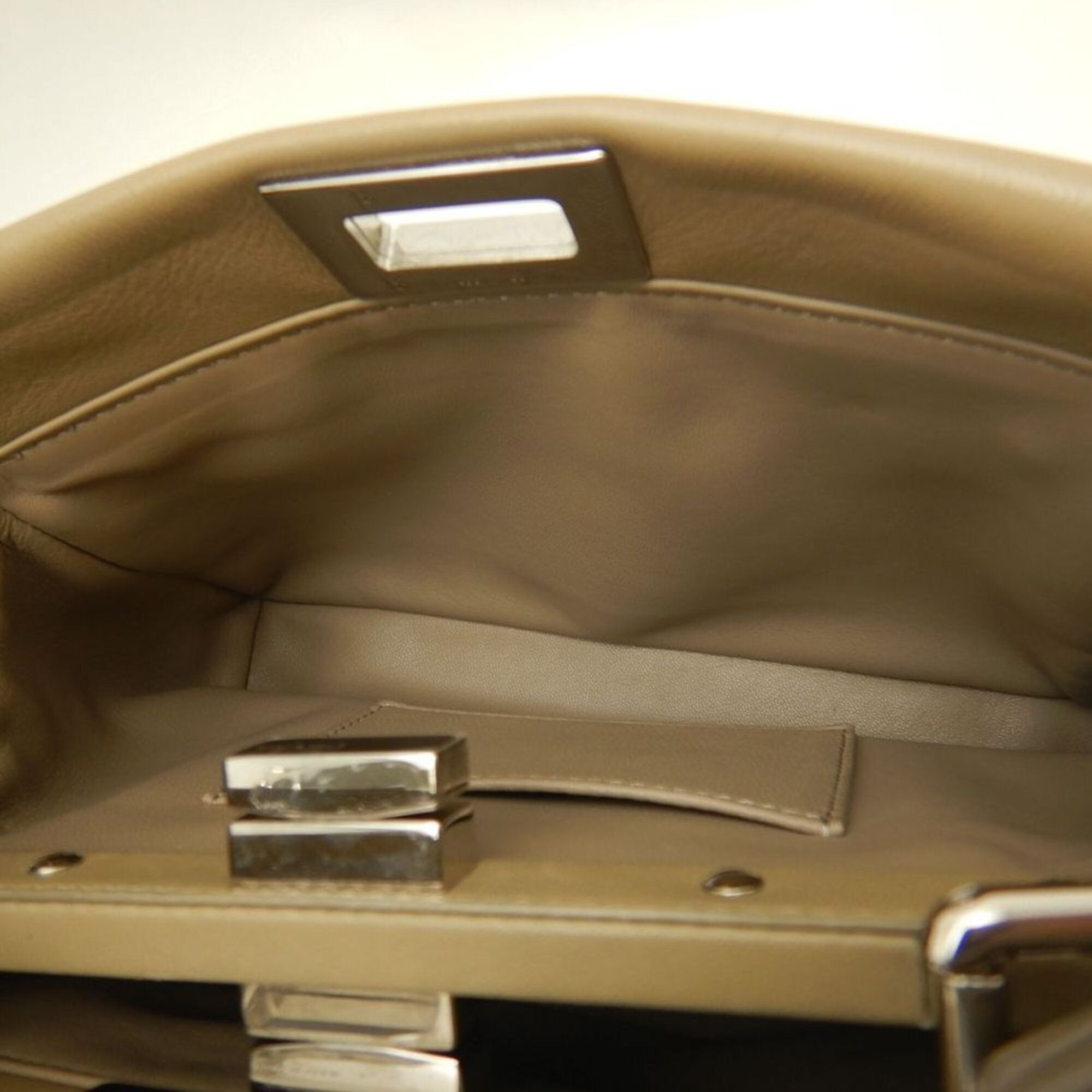 Fendi Beige Leather Handbag (Pre-Owned)