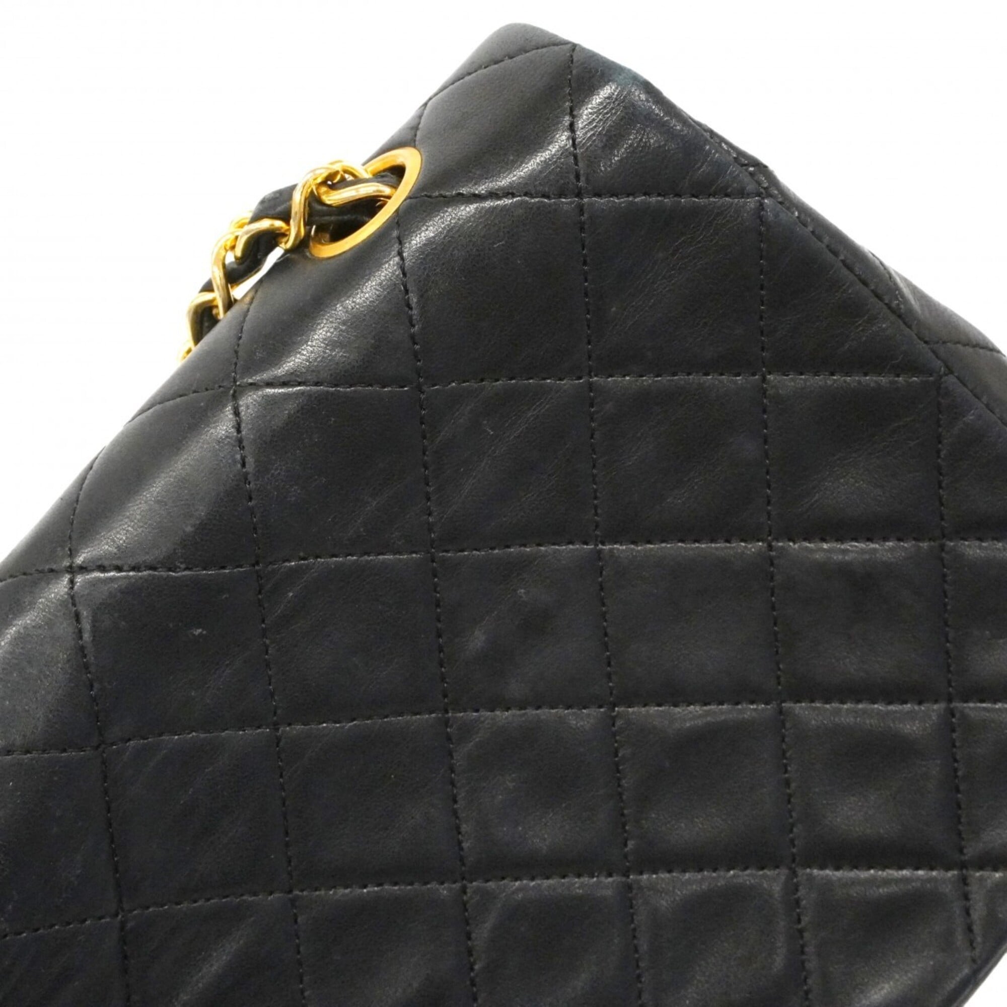 Chanel Black Leather Shoulder Bag (Pre-Owned)