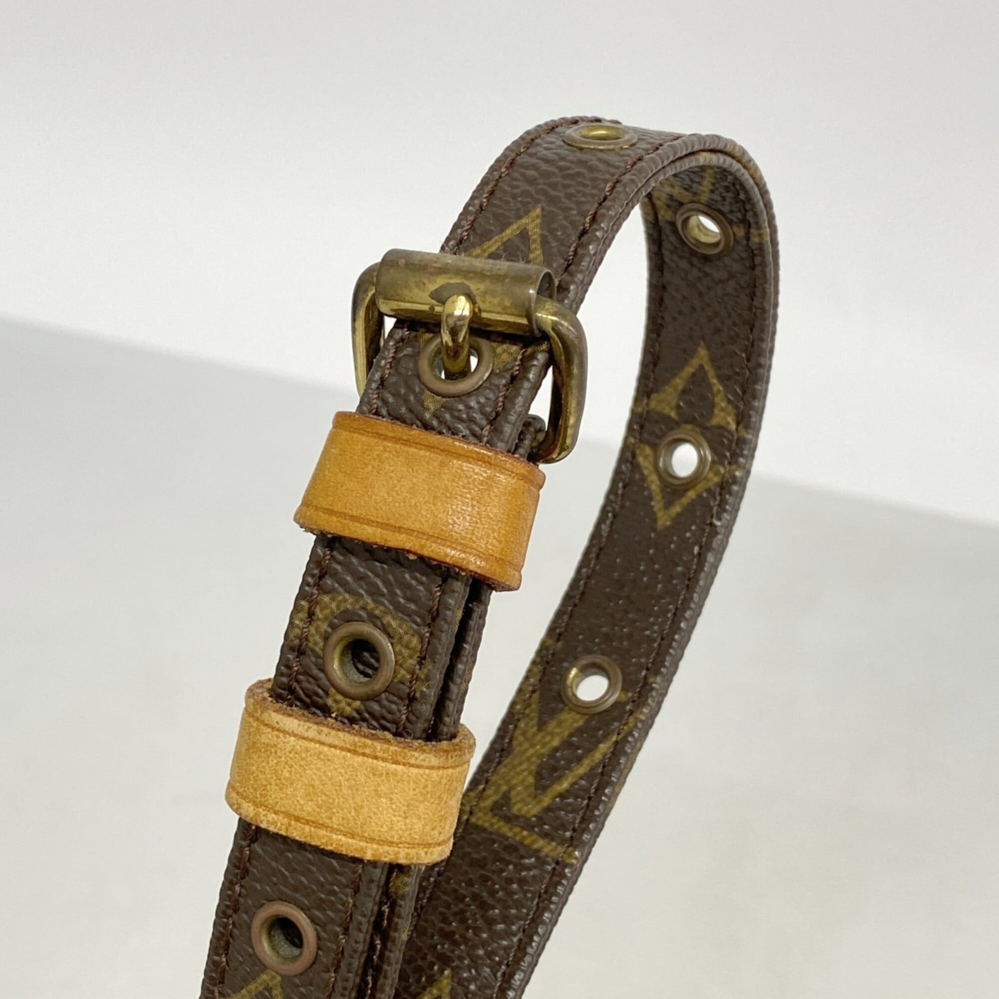 Louis Vuitton Brown Shoulder Bag (Pre-Owned)
