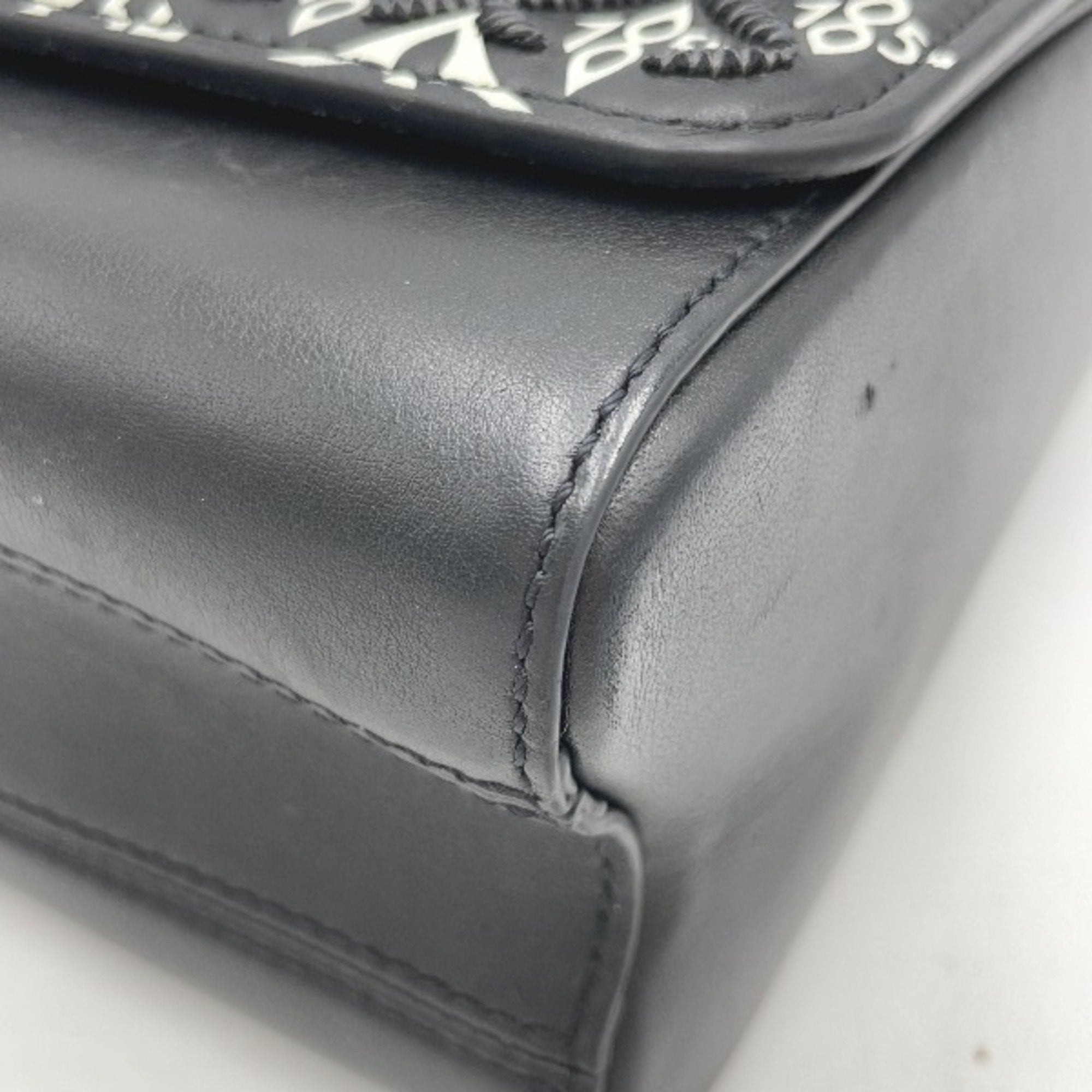 Louis Vuitton Black Leather Shoulder Bag (Pre-Owned)