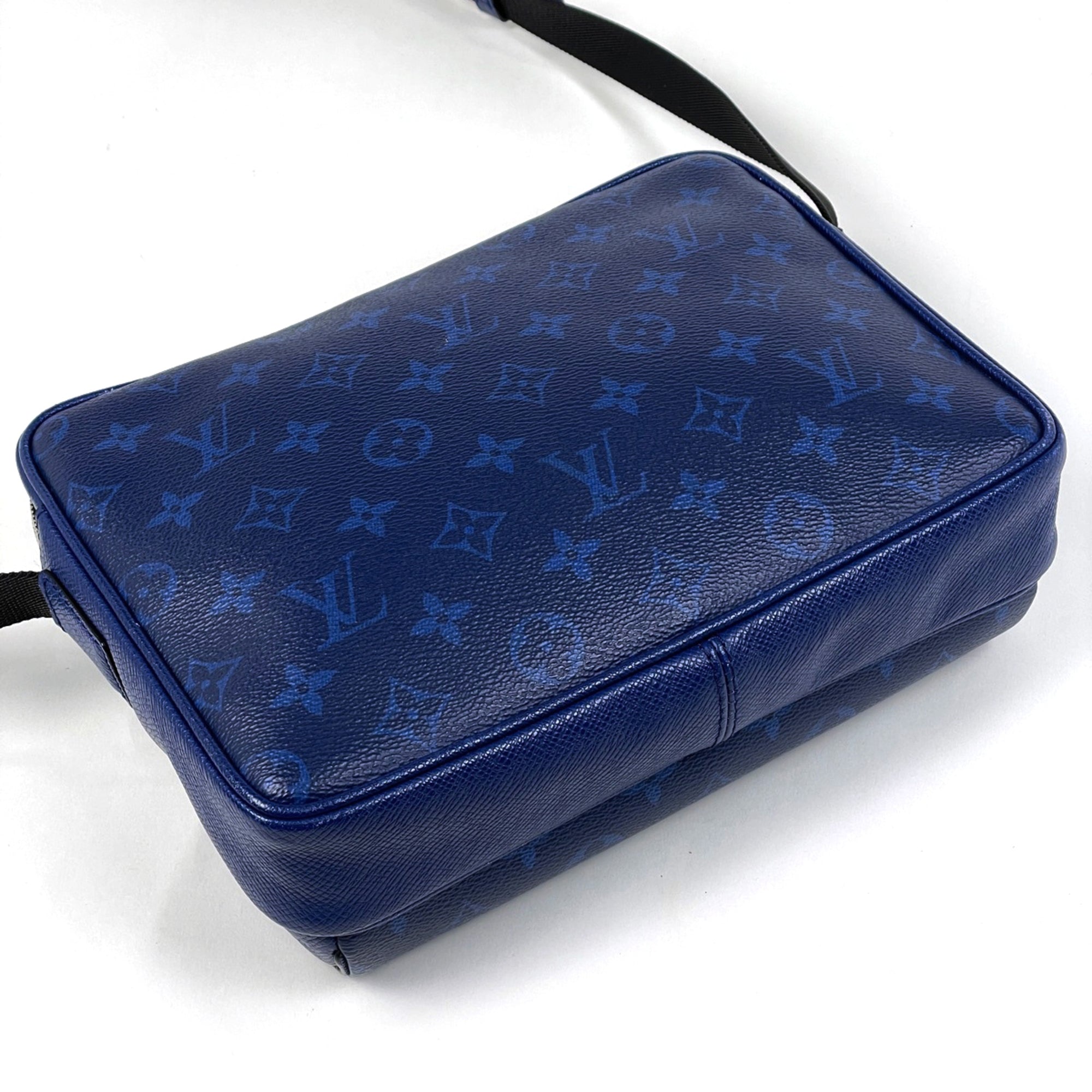 Louis Vuitton Cobalt Taigarama Shoulder Bag (Pre-Owned)