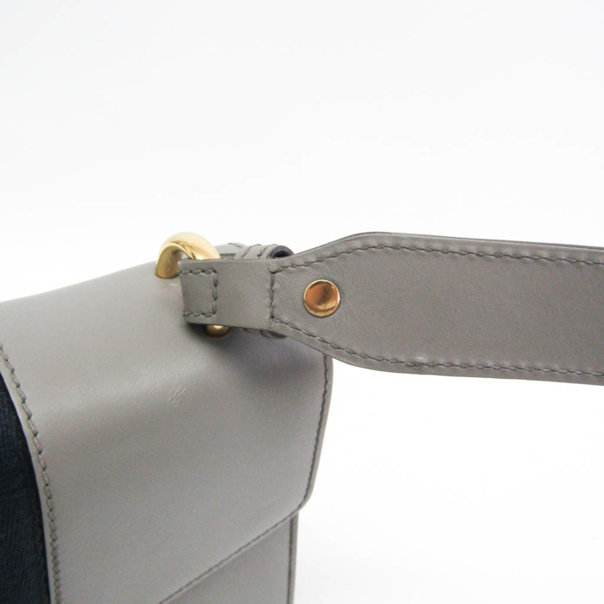 Gucci Gray Leather Shoulder Bag (Pre-Owned)