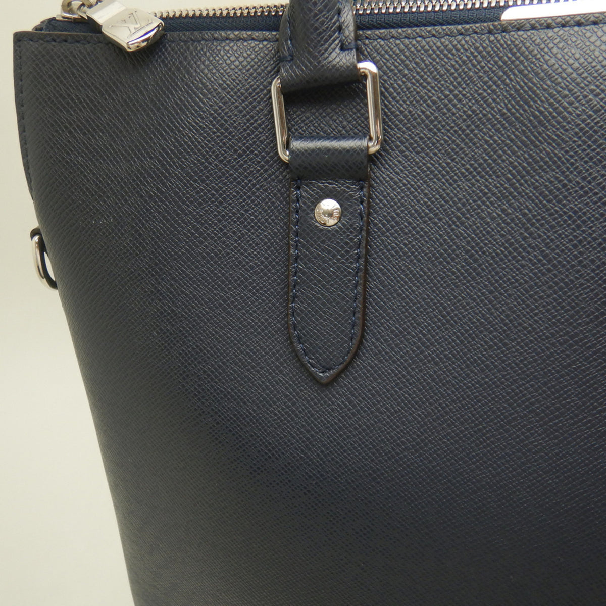 Louis Vuitton Navy Blue Taiga Leather Tote Bag (Pre-Owned)