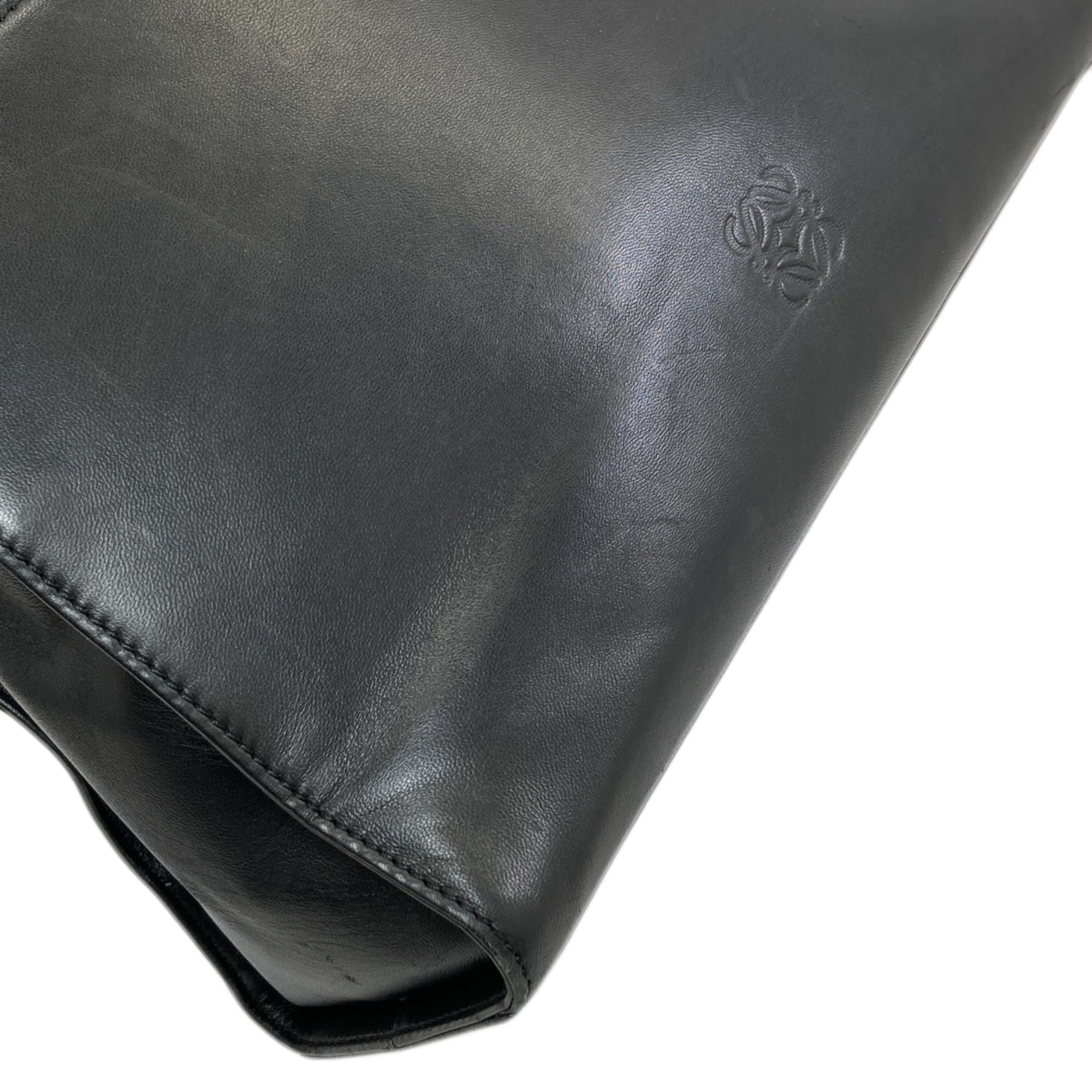 Loewe Black Leather Handbag (Pre-Owned)