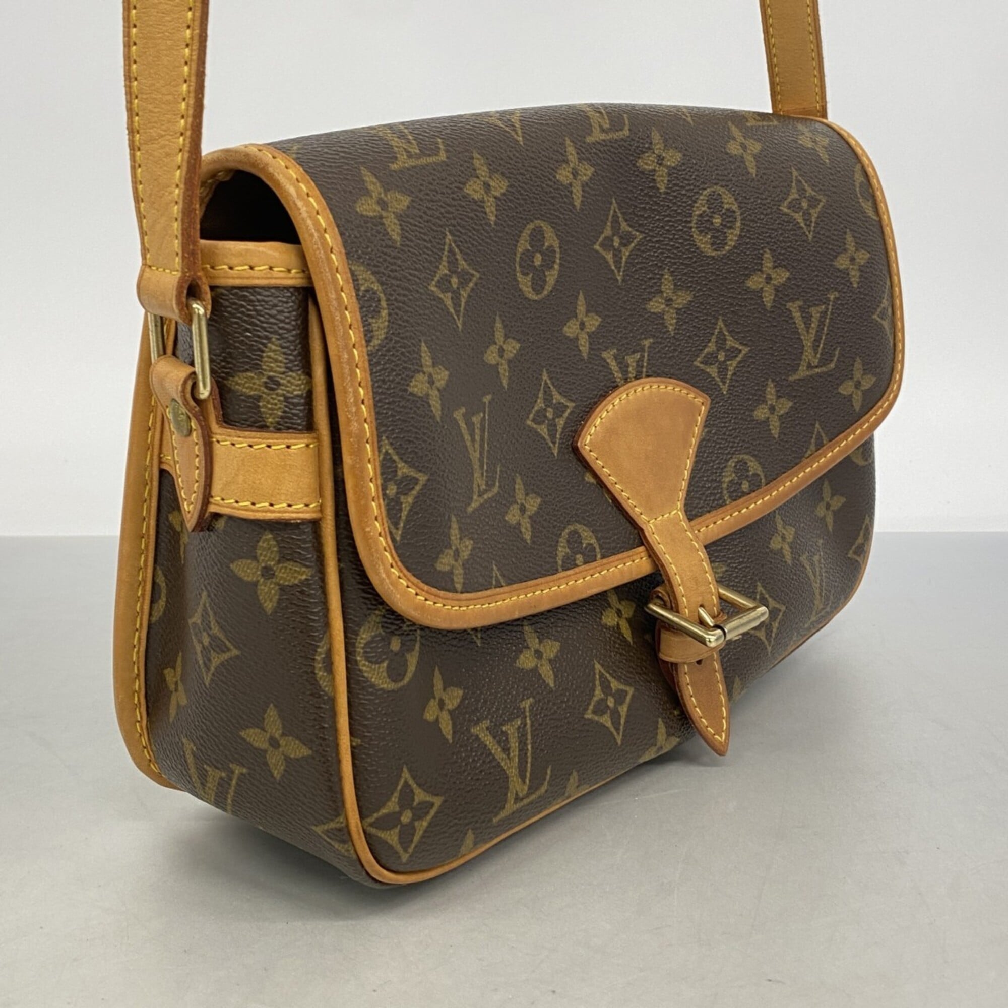 Louis Vuitton Brown Shoulder Bag (Pre-Owned)