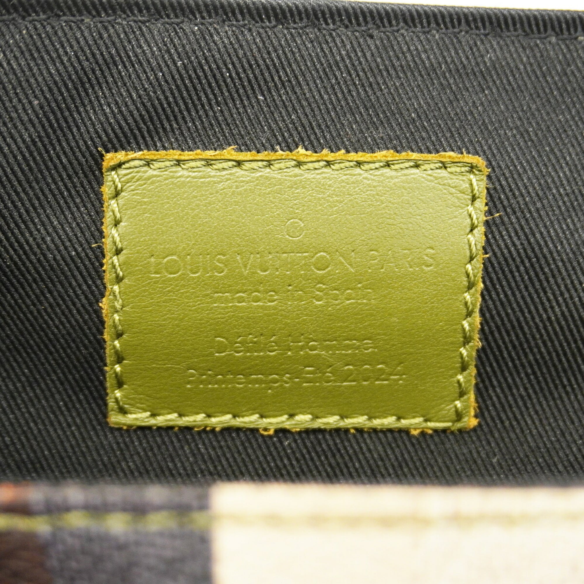 Louis Vuitton Green Shoulder Bag (Pre-Owned)