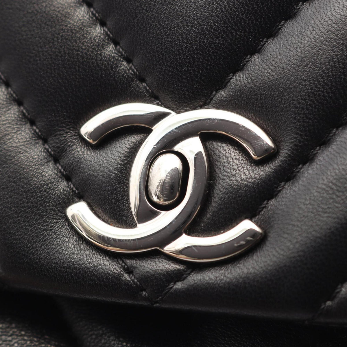 Chanel Black Leather Handbag Shoulder Bag (Pre-Owned)