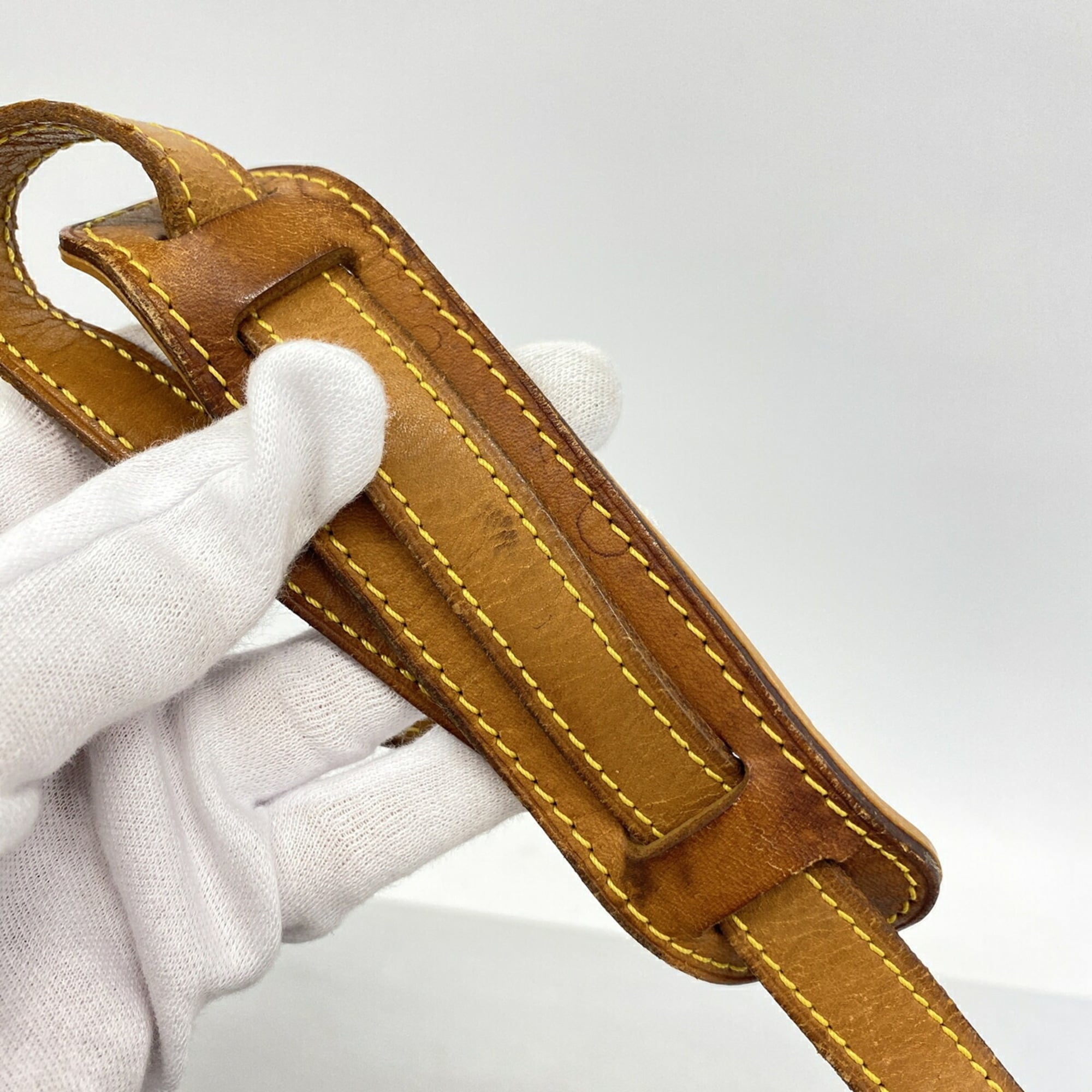 Louis Vuitton Brown Shoulder Bag (Pre-Owned)