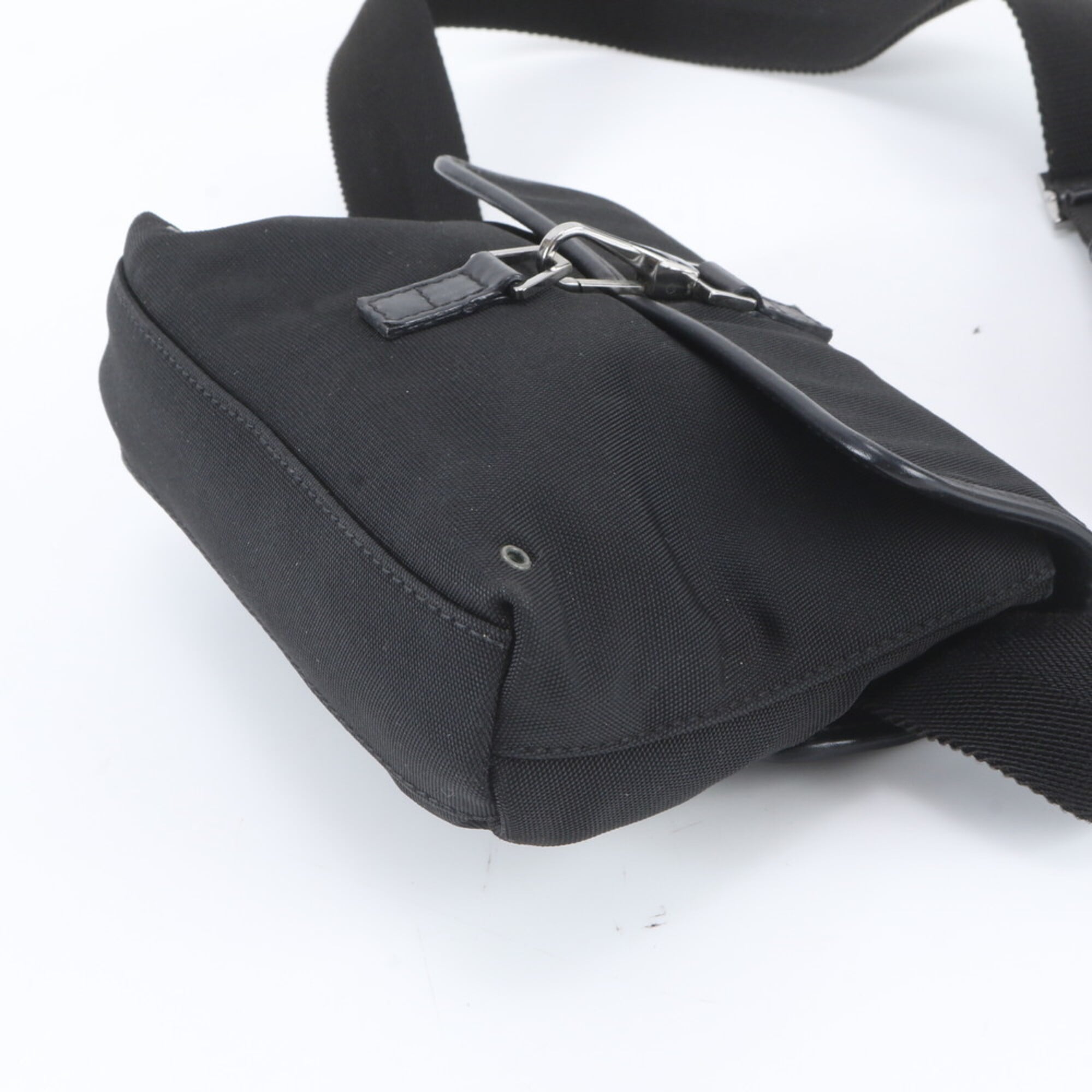 Gucci Black Leather Nylon Pouch Shoulder Bag Sling Bag (Pre-Owned)