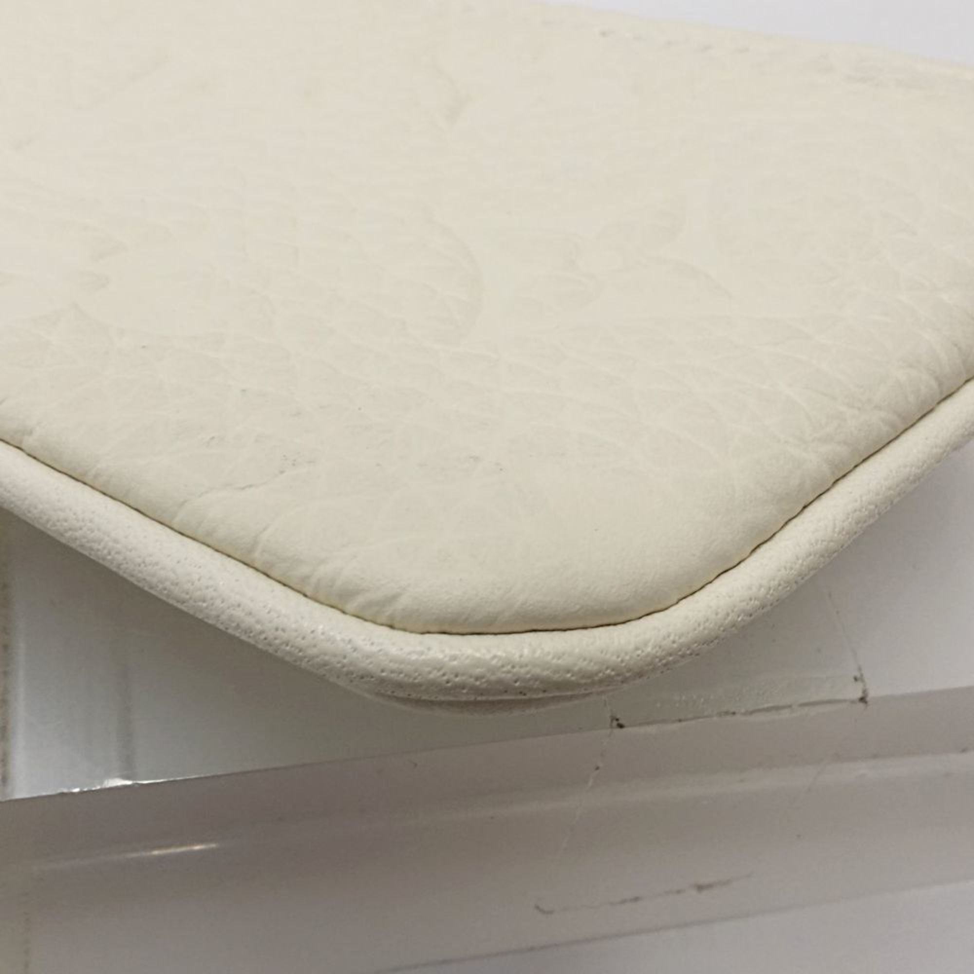 Louis Vuitton White Leather Coin Purse/Coin Case (Pre-Owned)