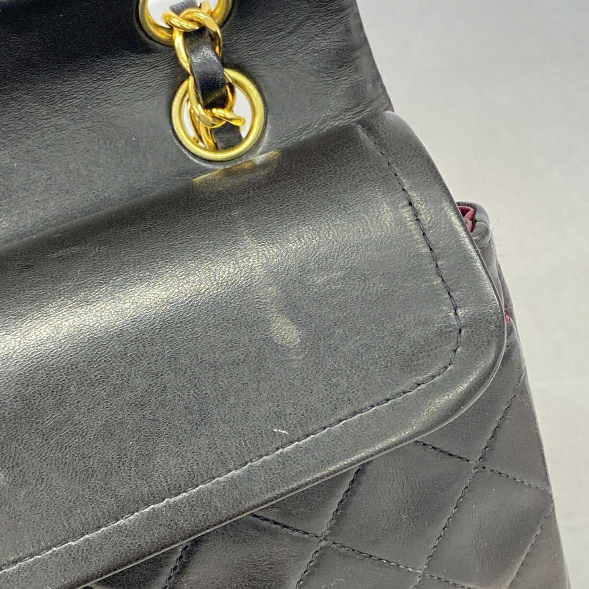 Chanel Black Leather Shoulder Bag (Pre-Owned)