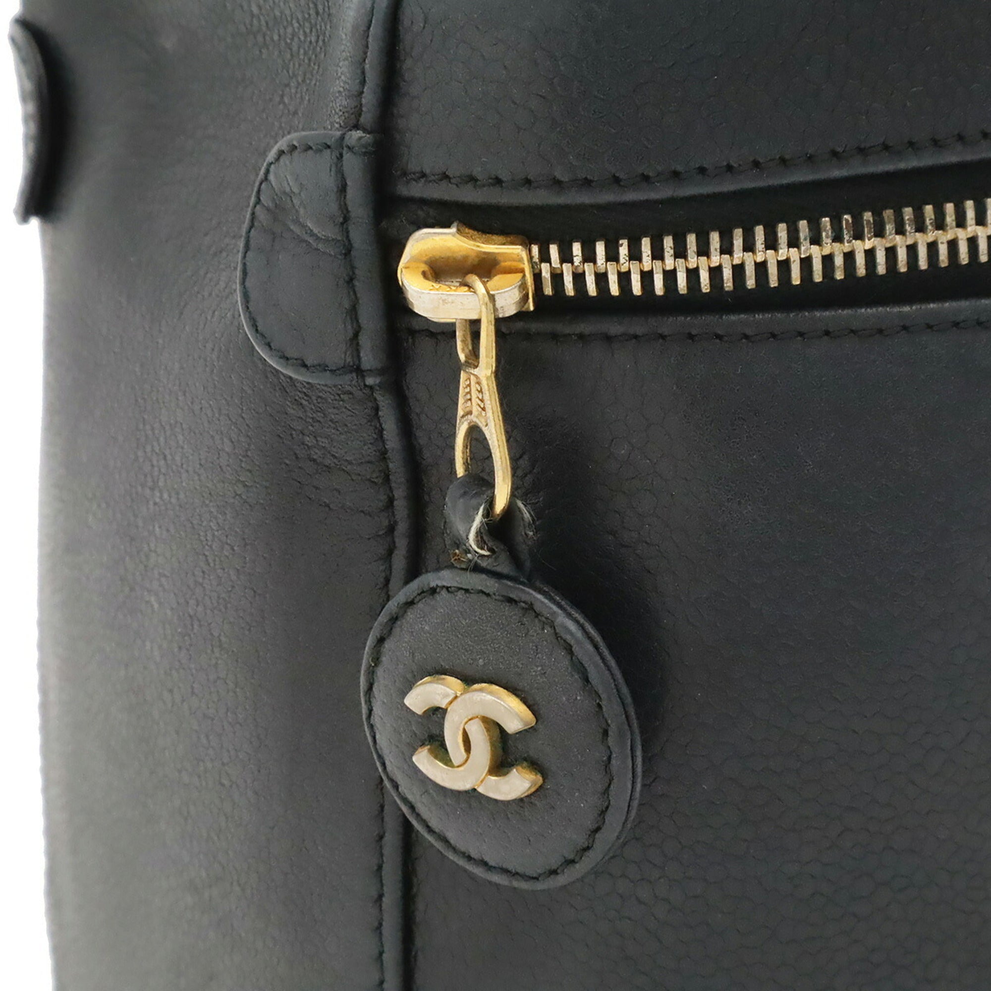 Chanel Black White Grained Calfskin Handbag Pouch Vanity Bag (Pre-Owned)
