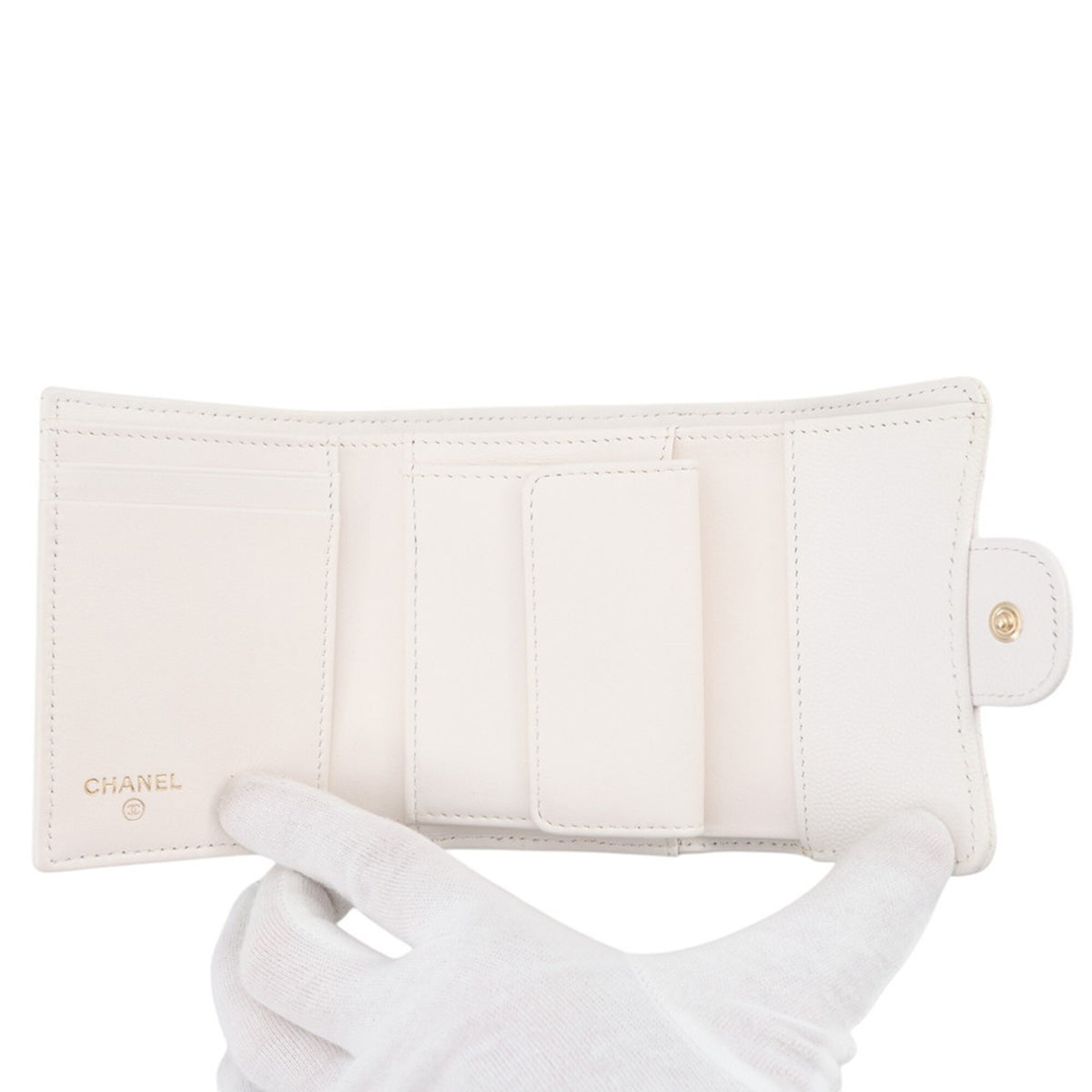 Chanel White Grained Calfskin Wallet (Tri-Fold) (Pre-Owned)
