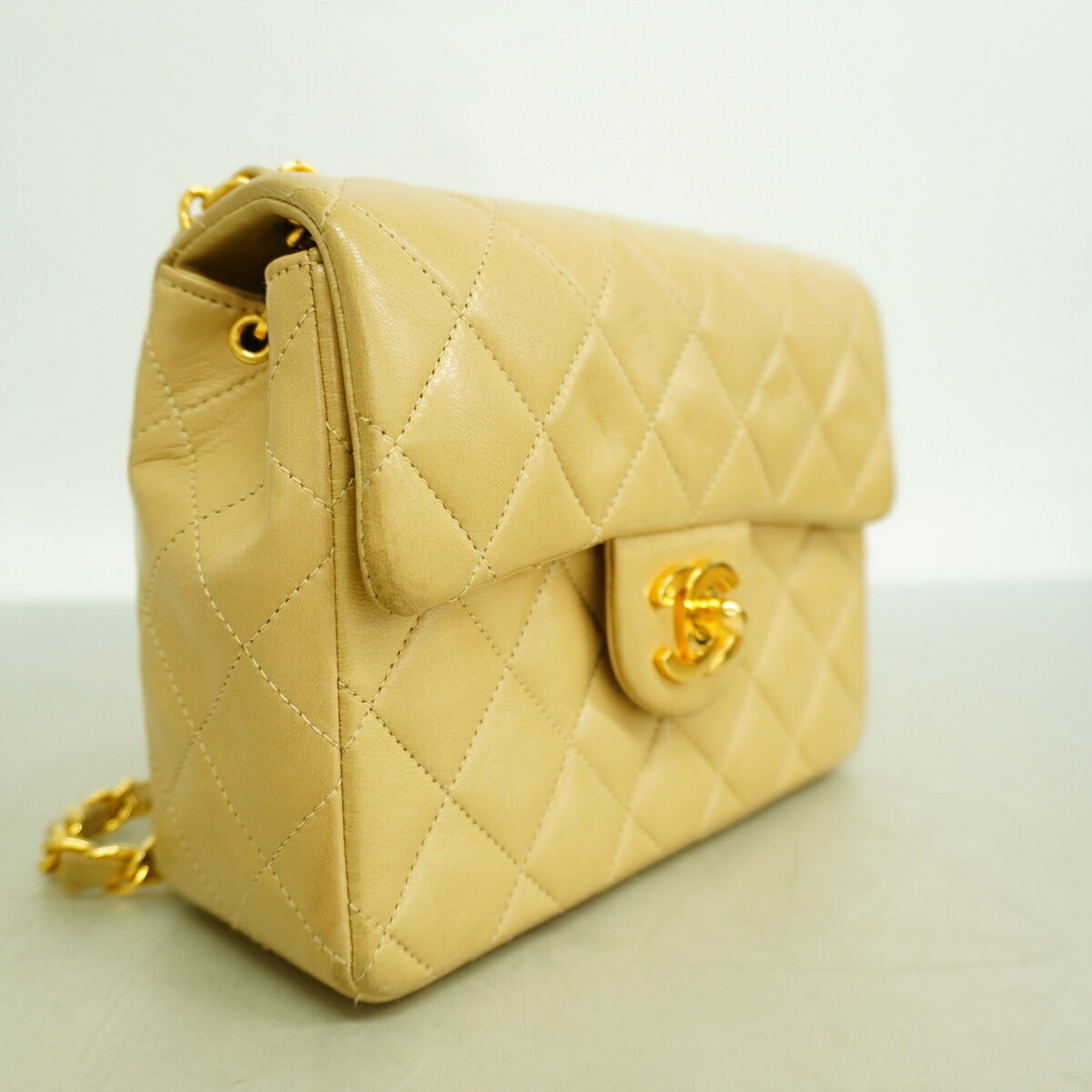 Chanel Beige Leather Shoulder Bag (Pre-Owned)