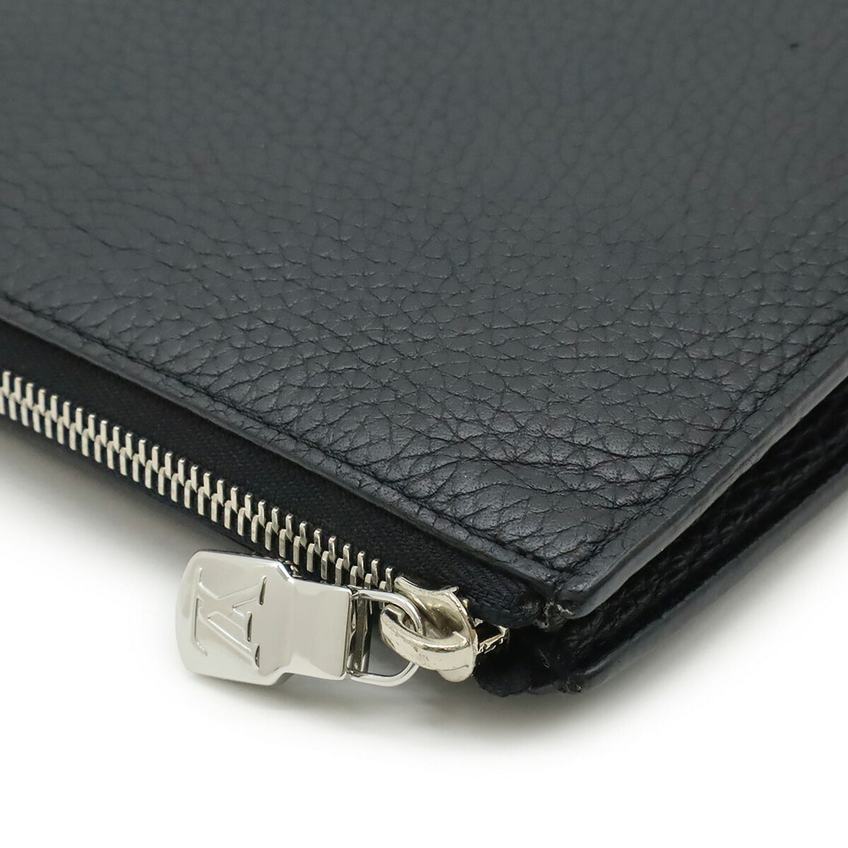Louis Vuitton Black Noir Leather Clutch Bag Pochette (Pre-Owned)
