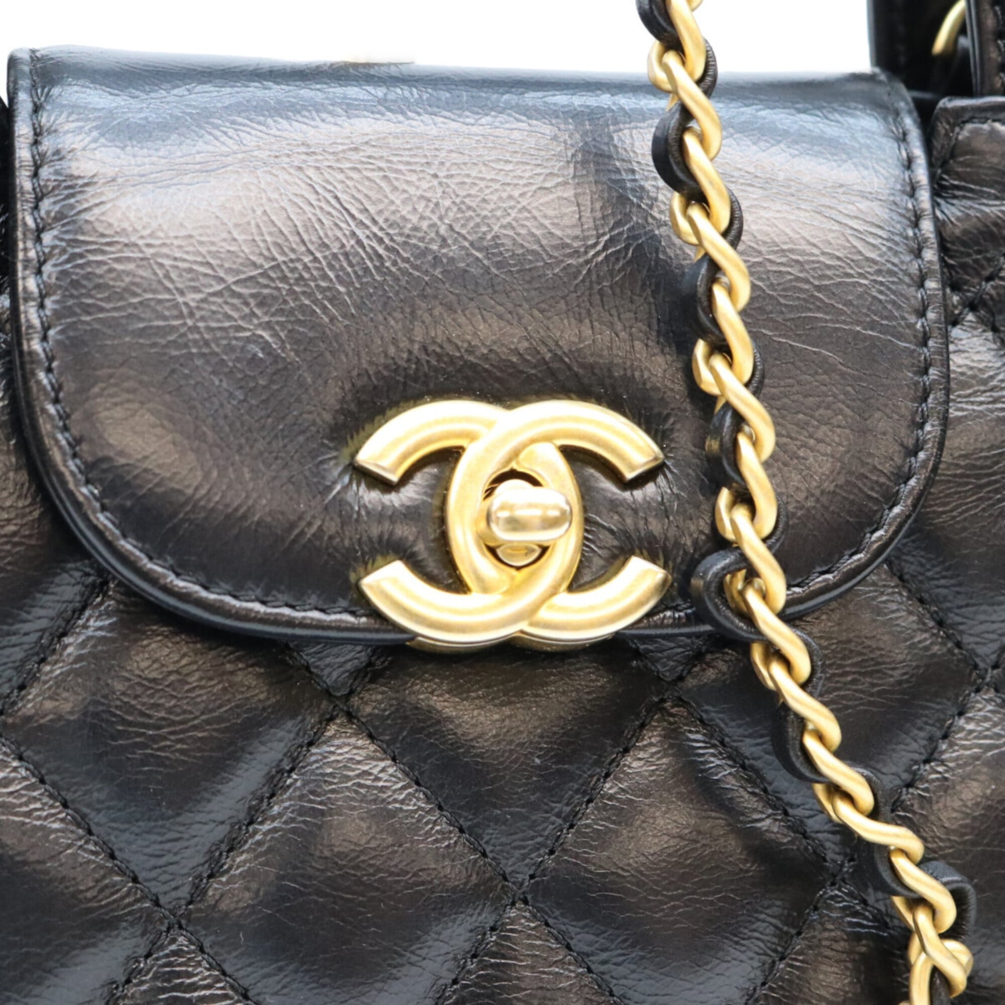 Chanel Black Leather Shoulder Bag (Pre-Owned)