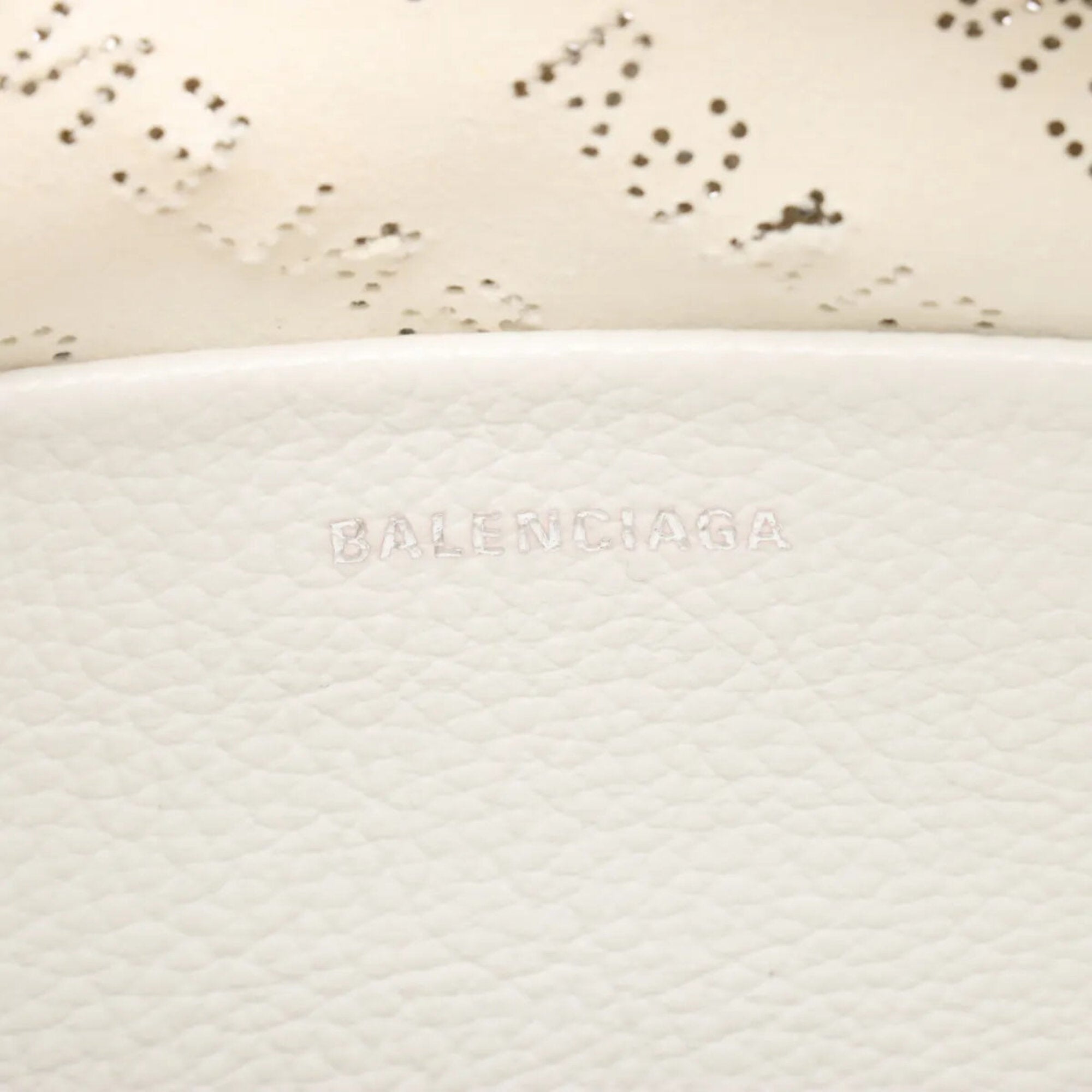 Balenciaga White Leather Shoulder Bag (Pre-Owned)
