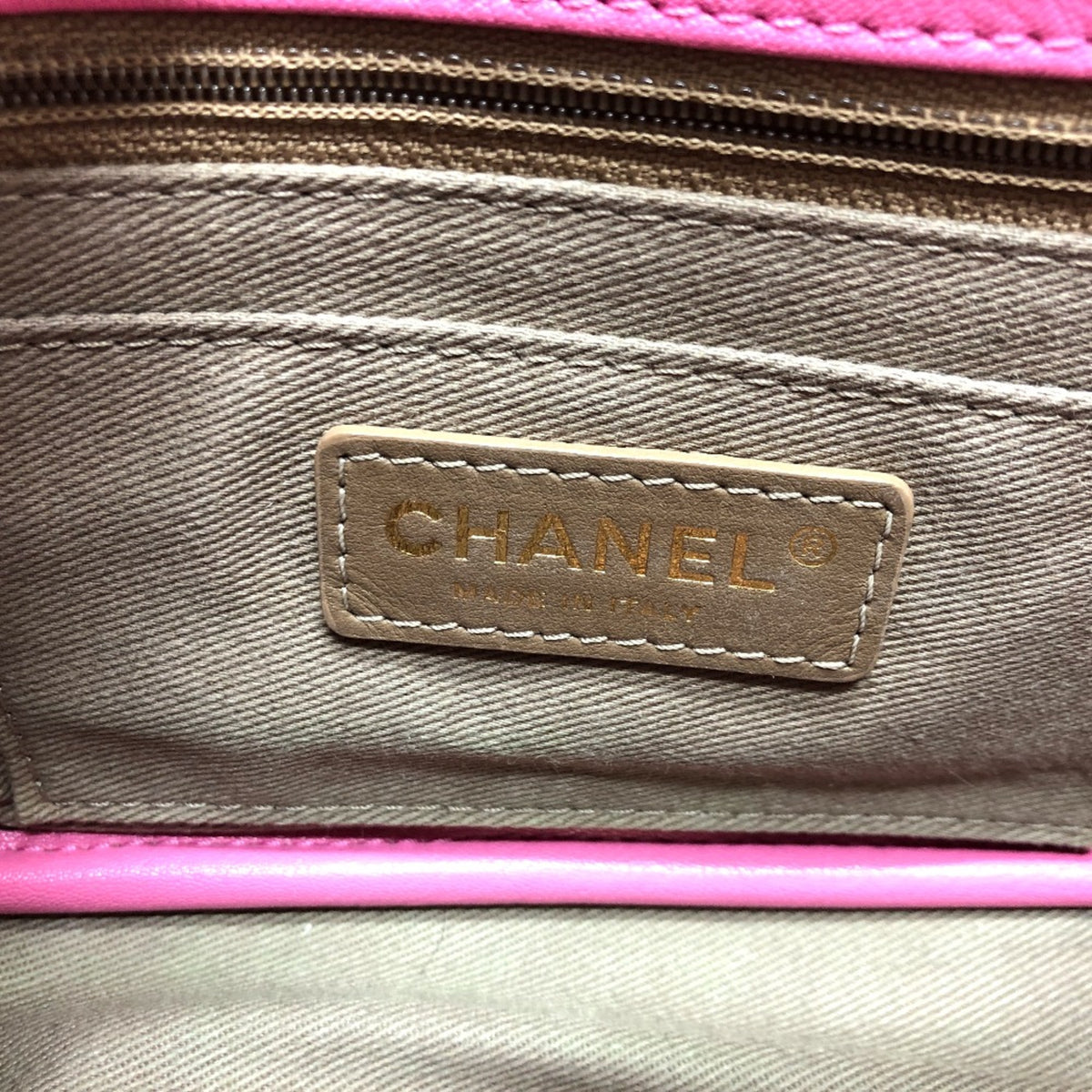 Chanel Pink Leather Shoulder Bag (Pre-Owned)