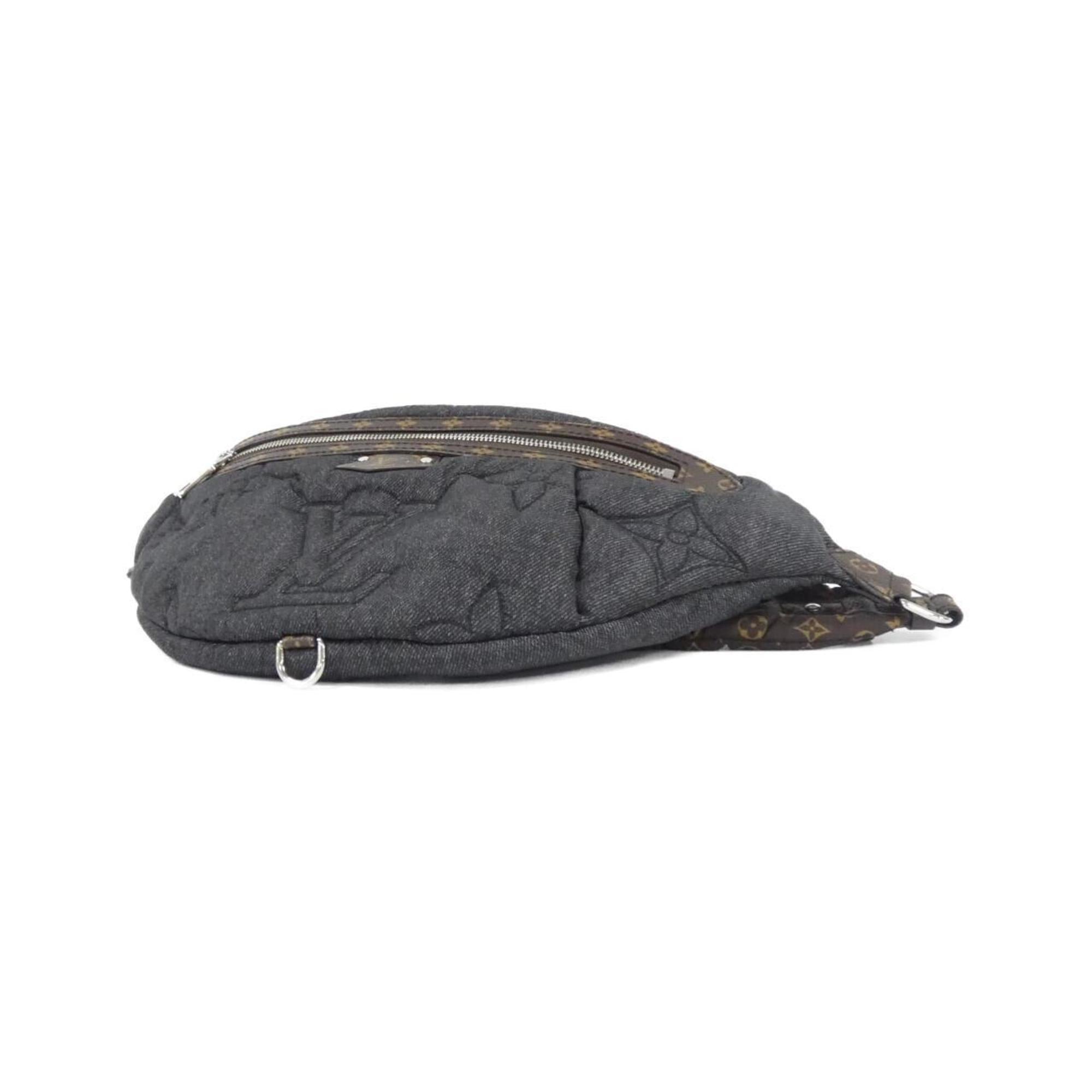 Louis Vuitton Black Nylon Shoulder Bag (Pre-Owned)
