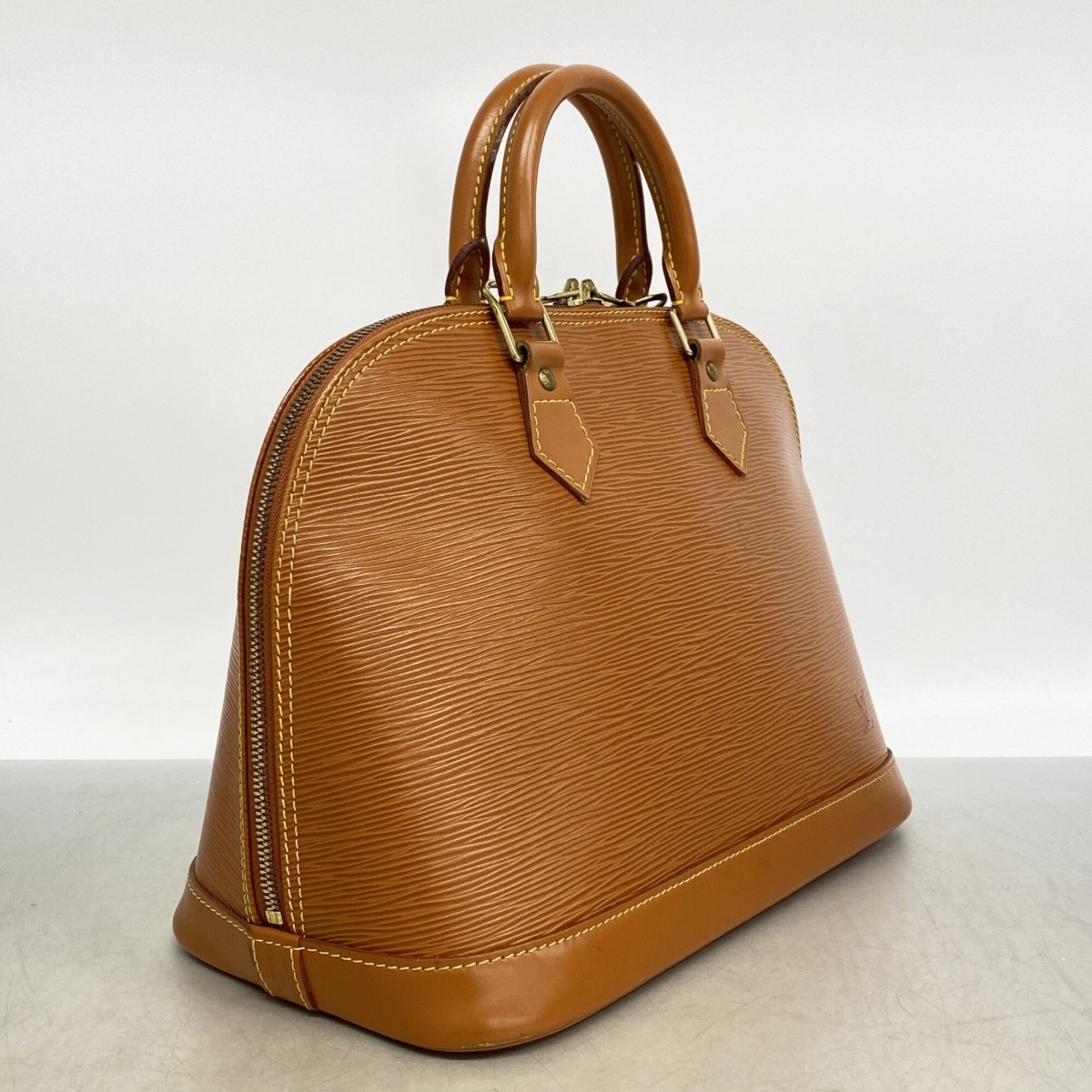 Louis Vuitton Gold Cipango Handbag (Pre-Owned)