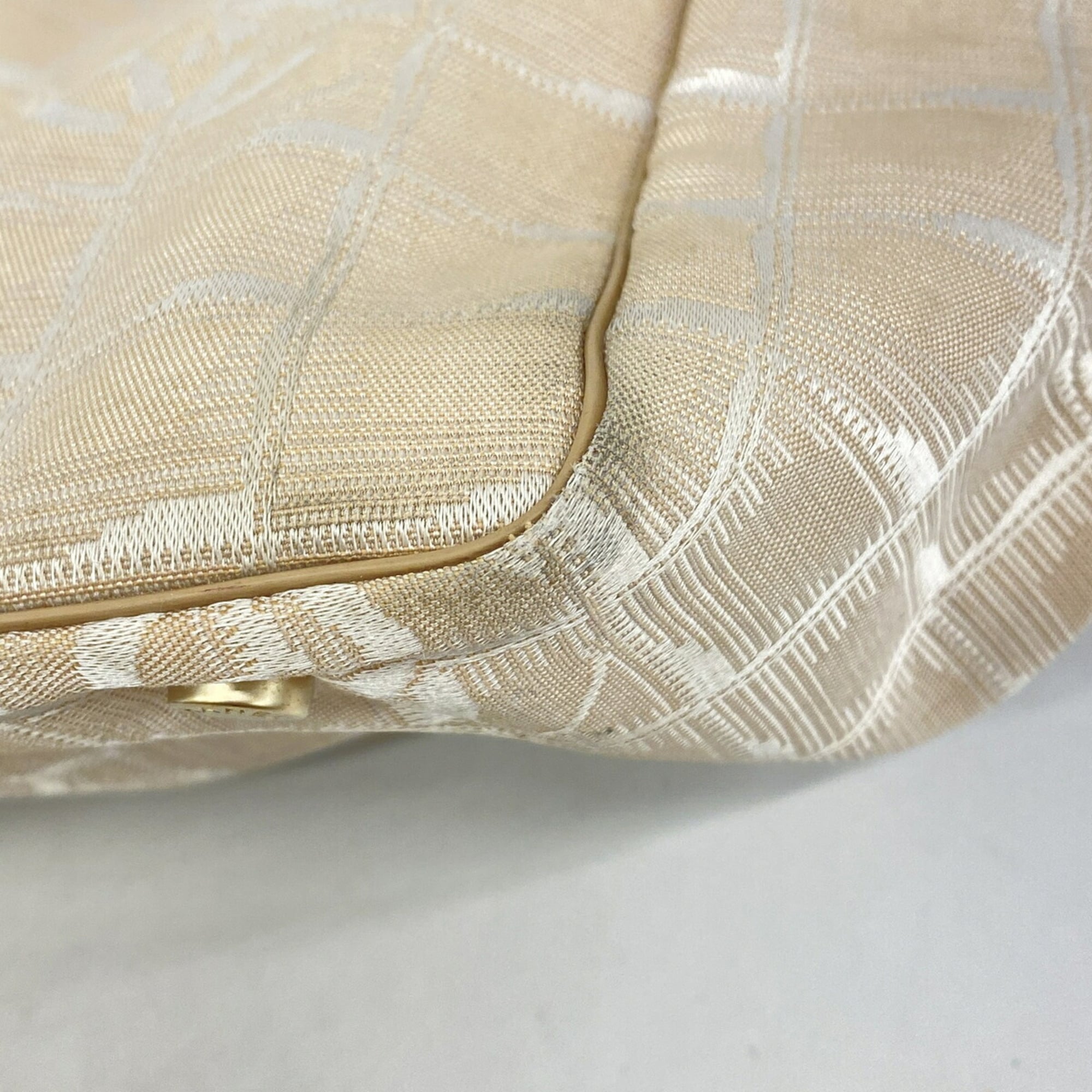 Chanel Beige Nylon Tote Bag (Pre-Owned)
