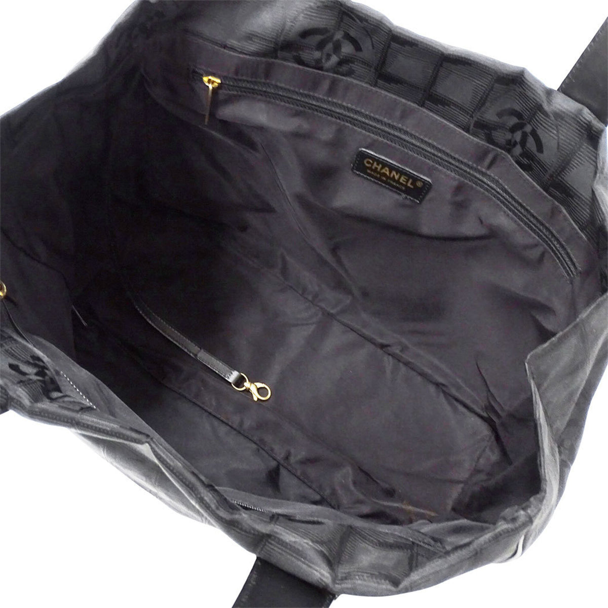 Chanel Black Nylon Handbag Tote Bag (Pre-Owned)