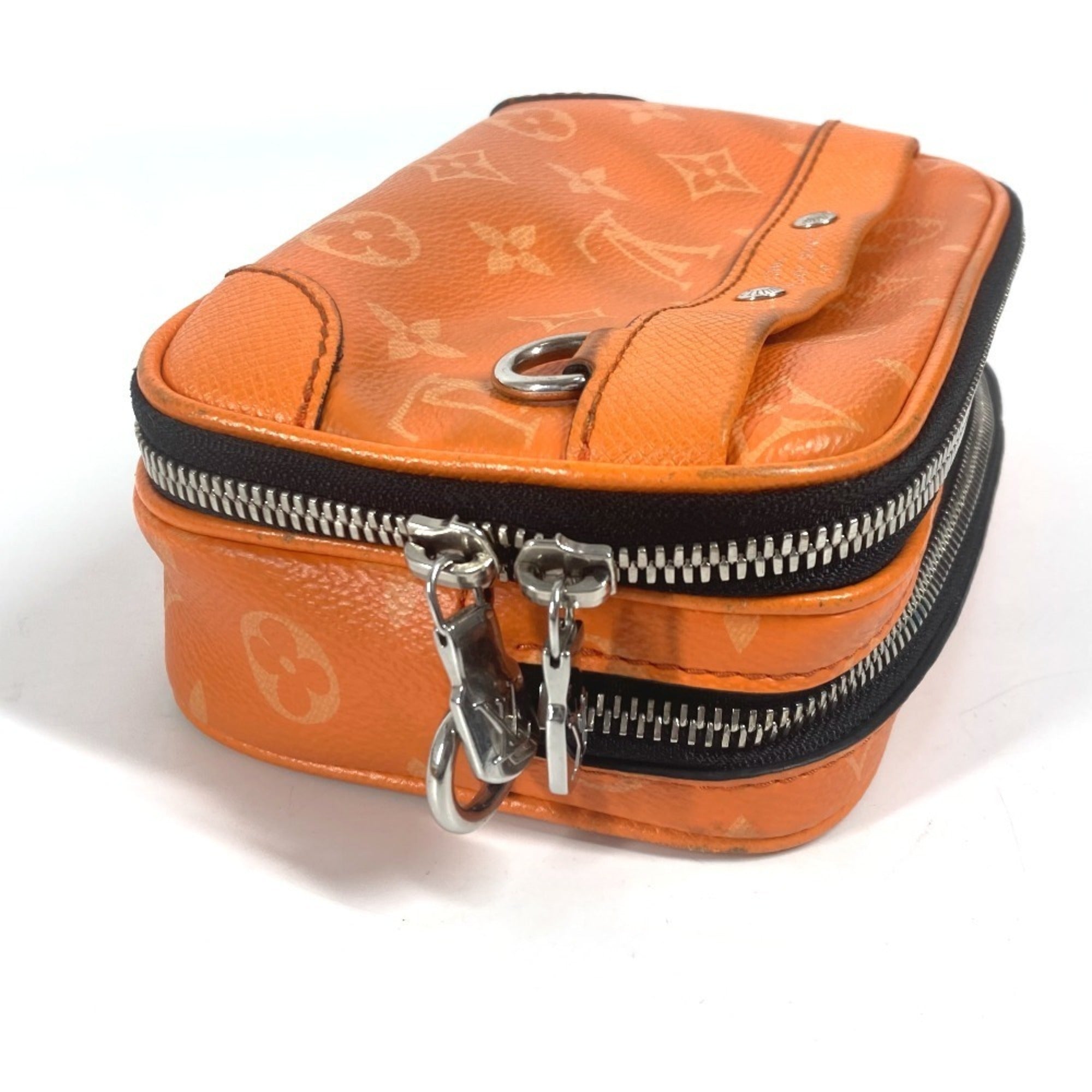 Louis Vuitton Orange Monogram Taiga Leather Pochette Shoulder Bag (Pre-Owned)