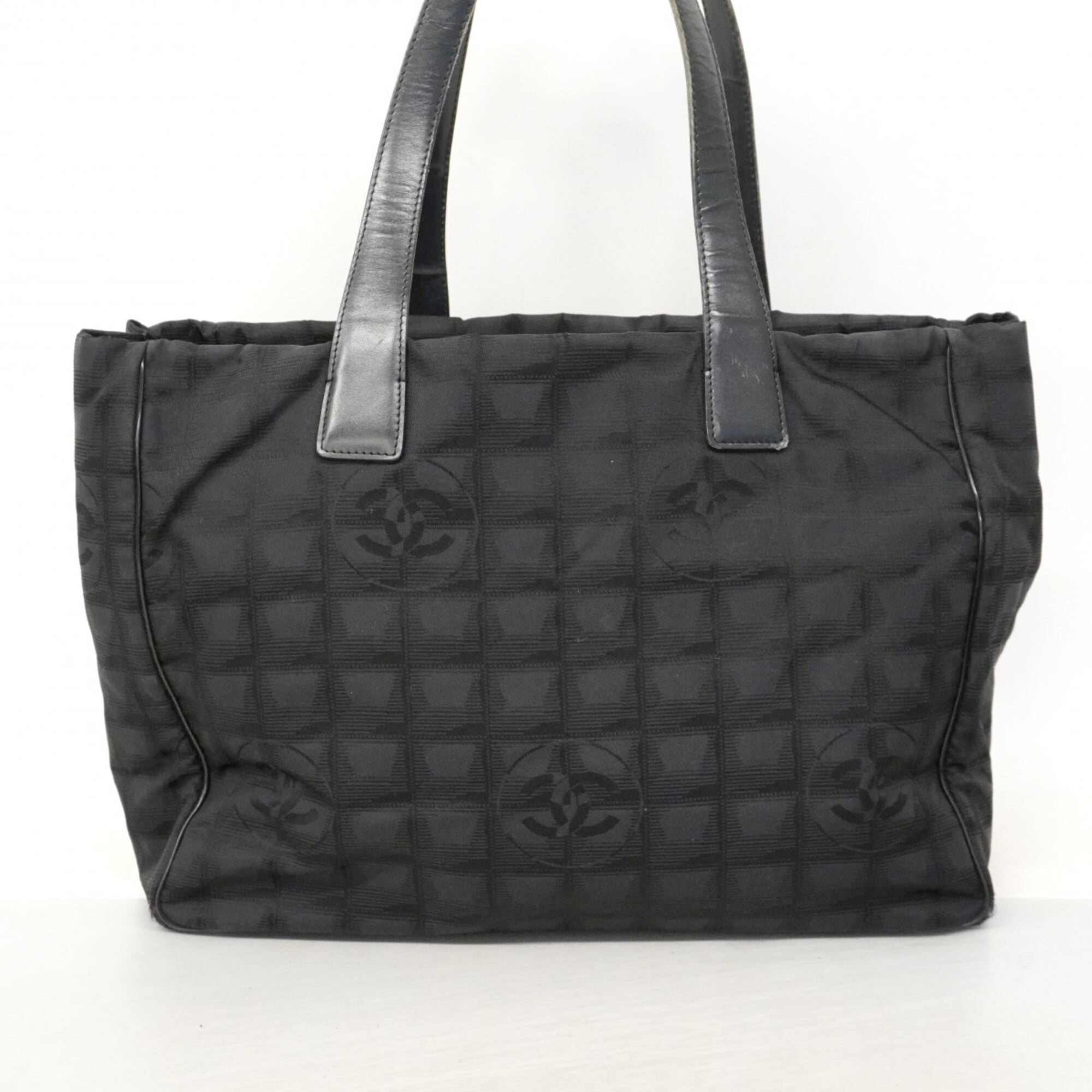 Chanel Black Nylon Tote Bag (Pre-Owned)