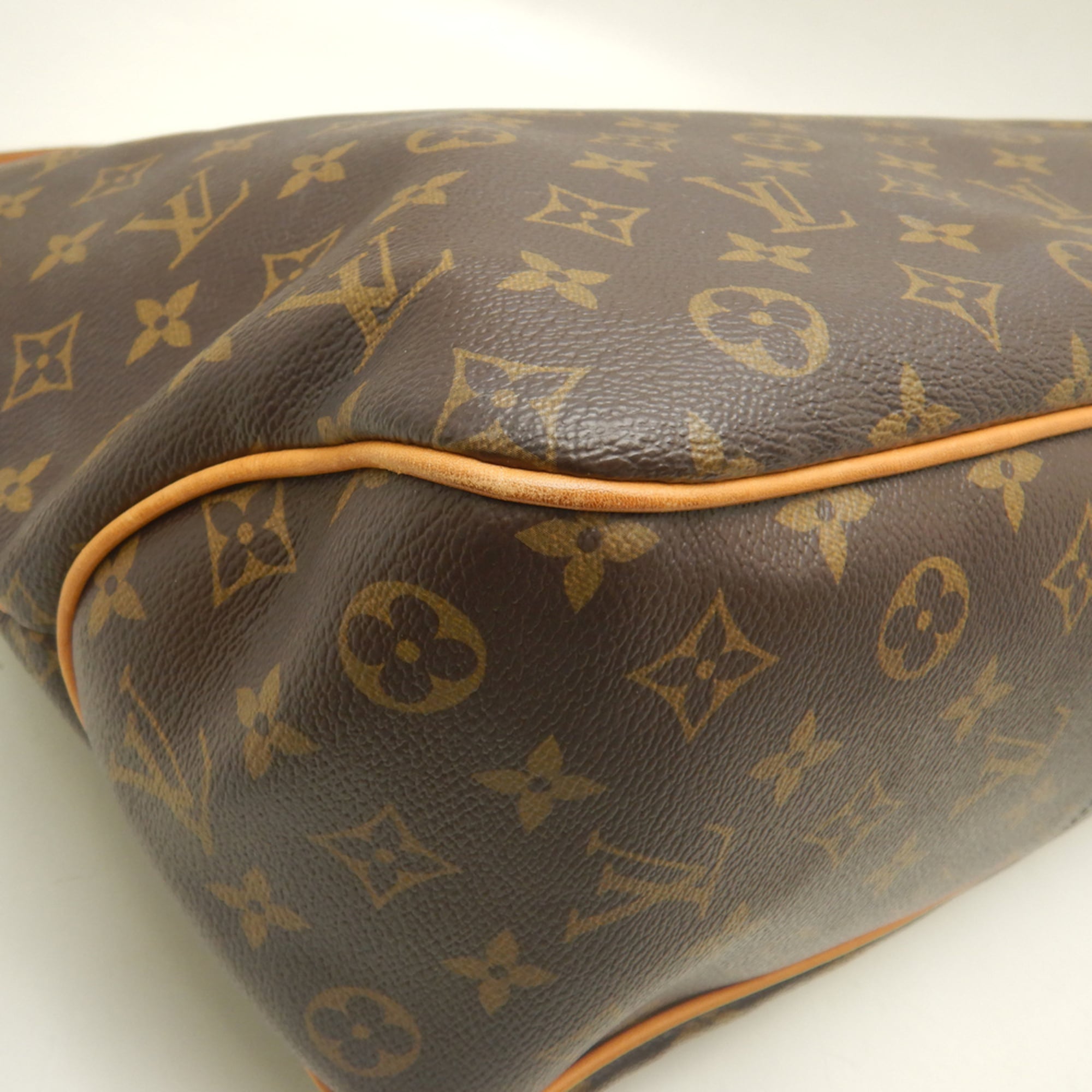 Louis Vuitton Brown Monogram Canvas Shoulder Bag (Pre-Owned)