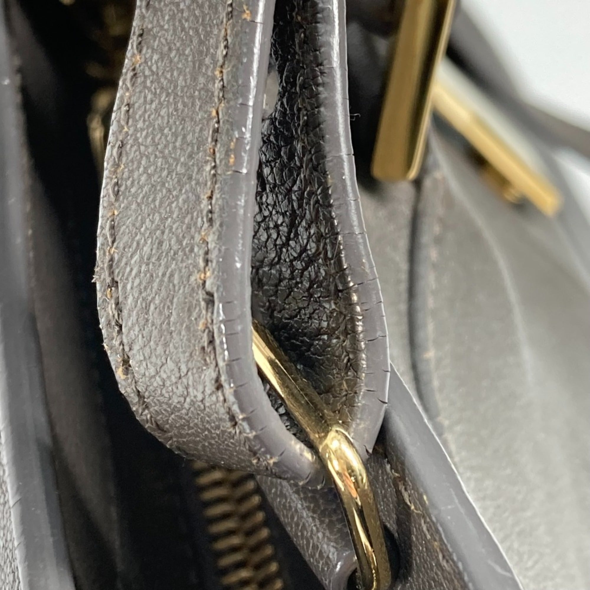 Yves Saint Laurent Gray Leather Handbag (Pre-Owned)