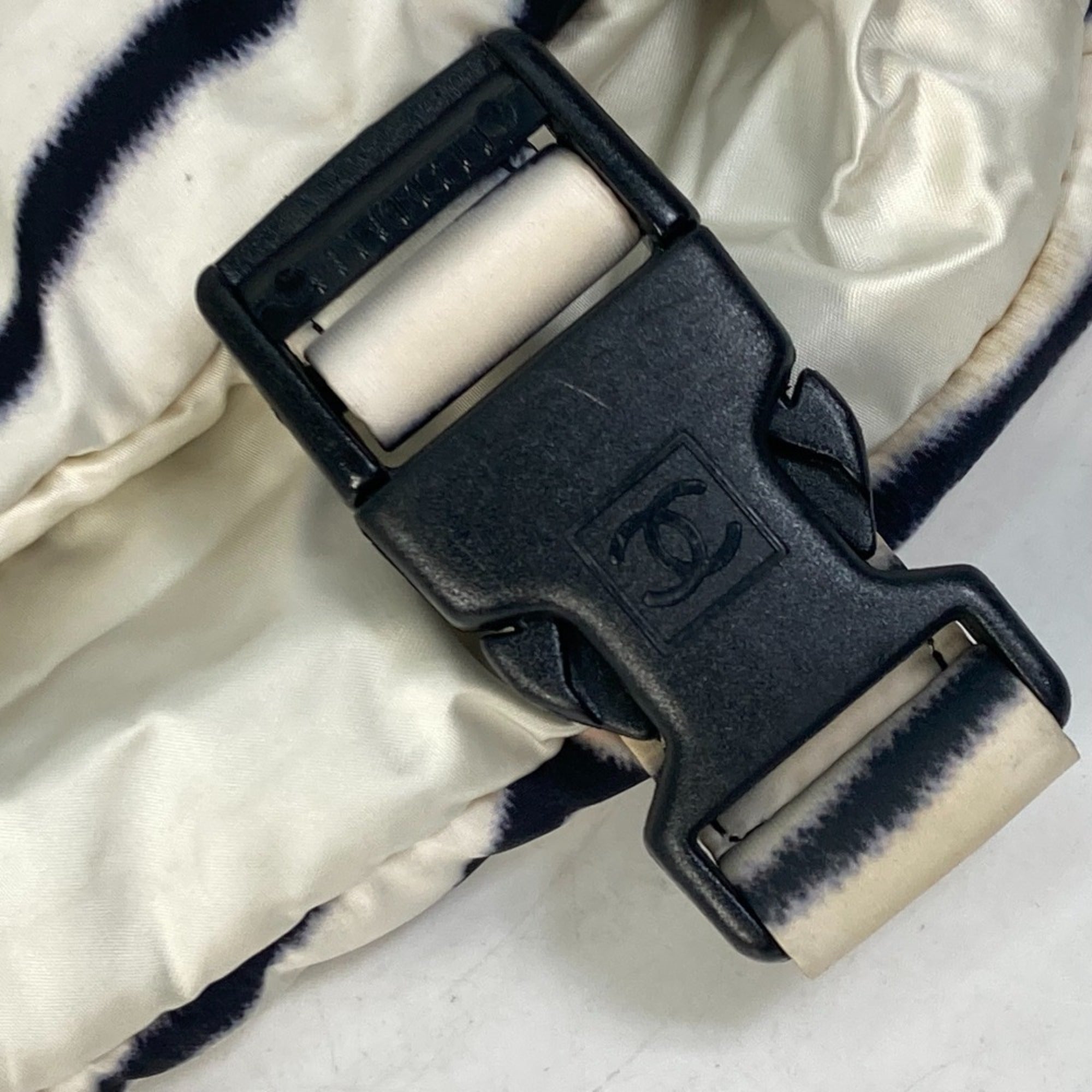 Chanel Sport Black White Nylon Messenger Bag Shoulder Bag (Pre-Owned)