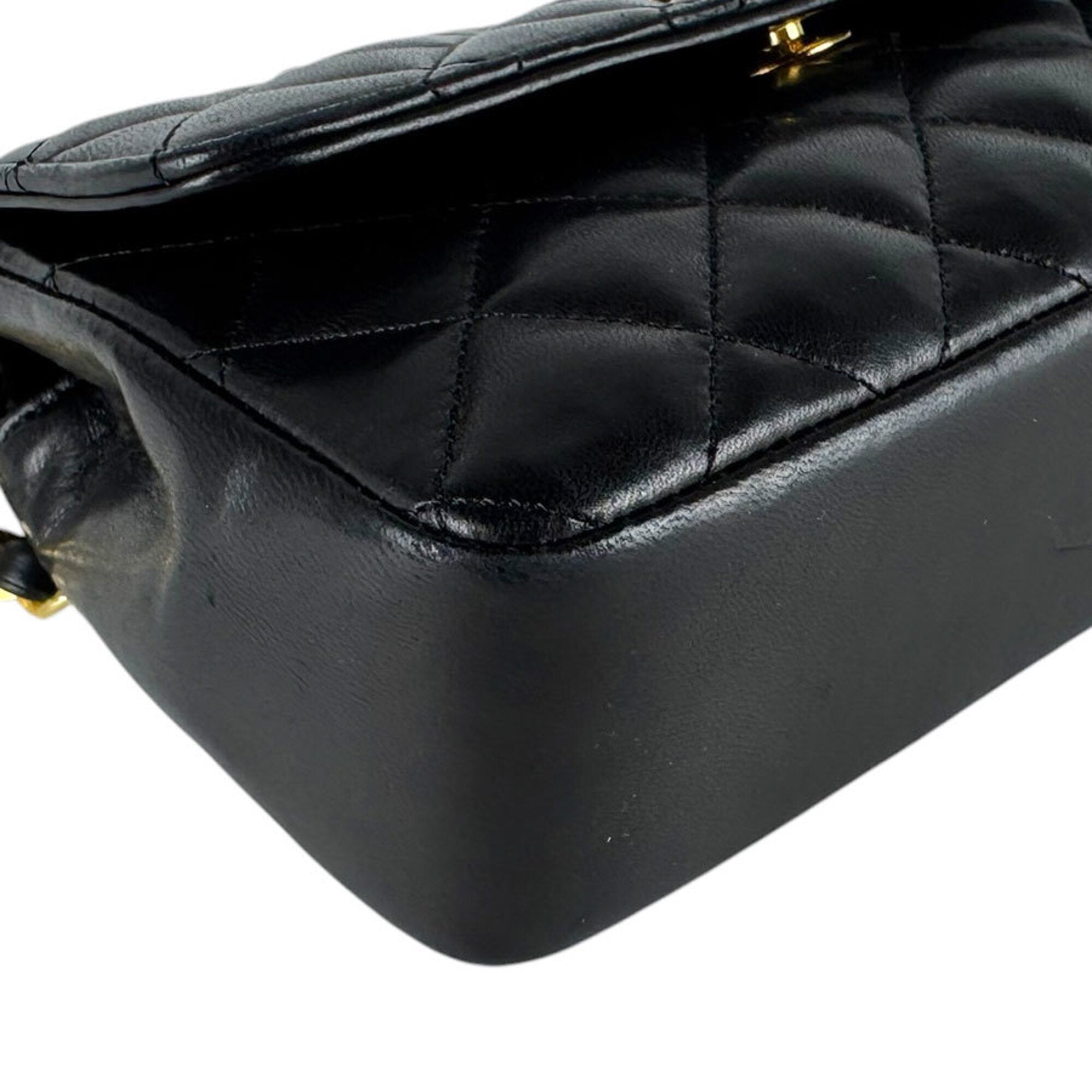 Chanel Black Leather Shoulder Bag (Pre-Owned)