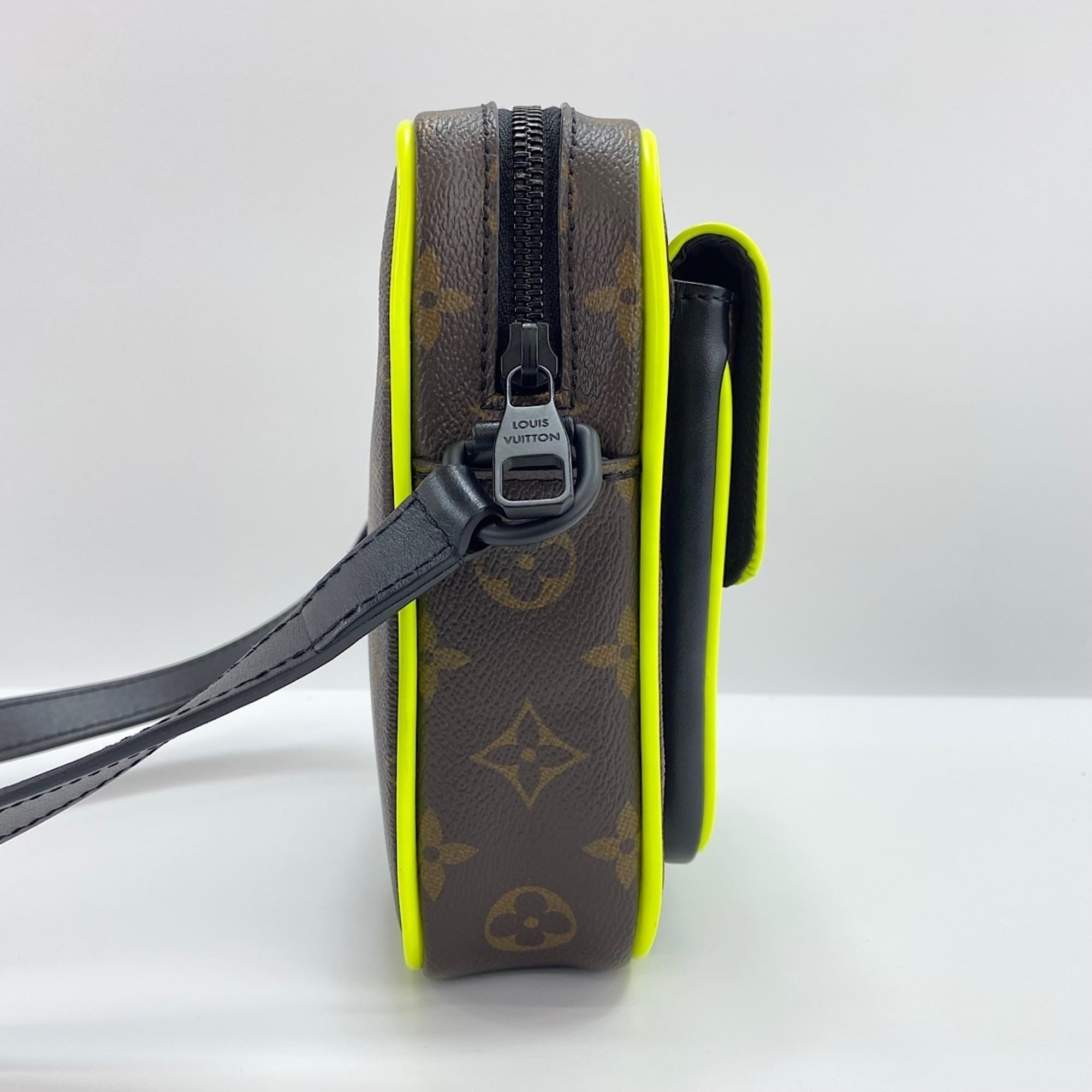 Louis Vuitton Monogram Yellow Shoulder Bag (Pre-Owned)
