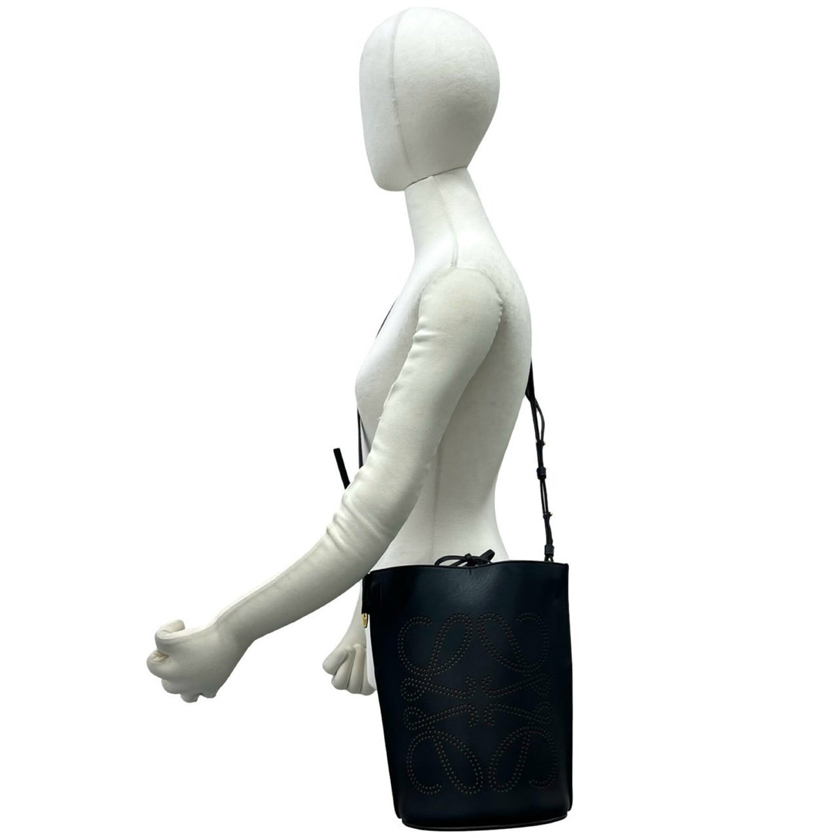 Loewe Black Leather Shoulder Bag (Pre-Owned)