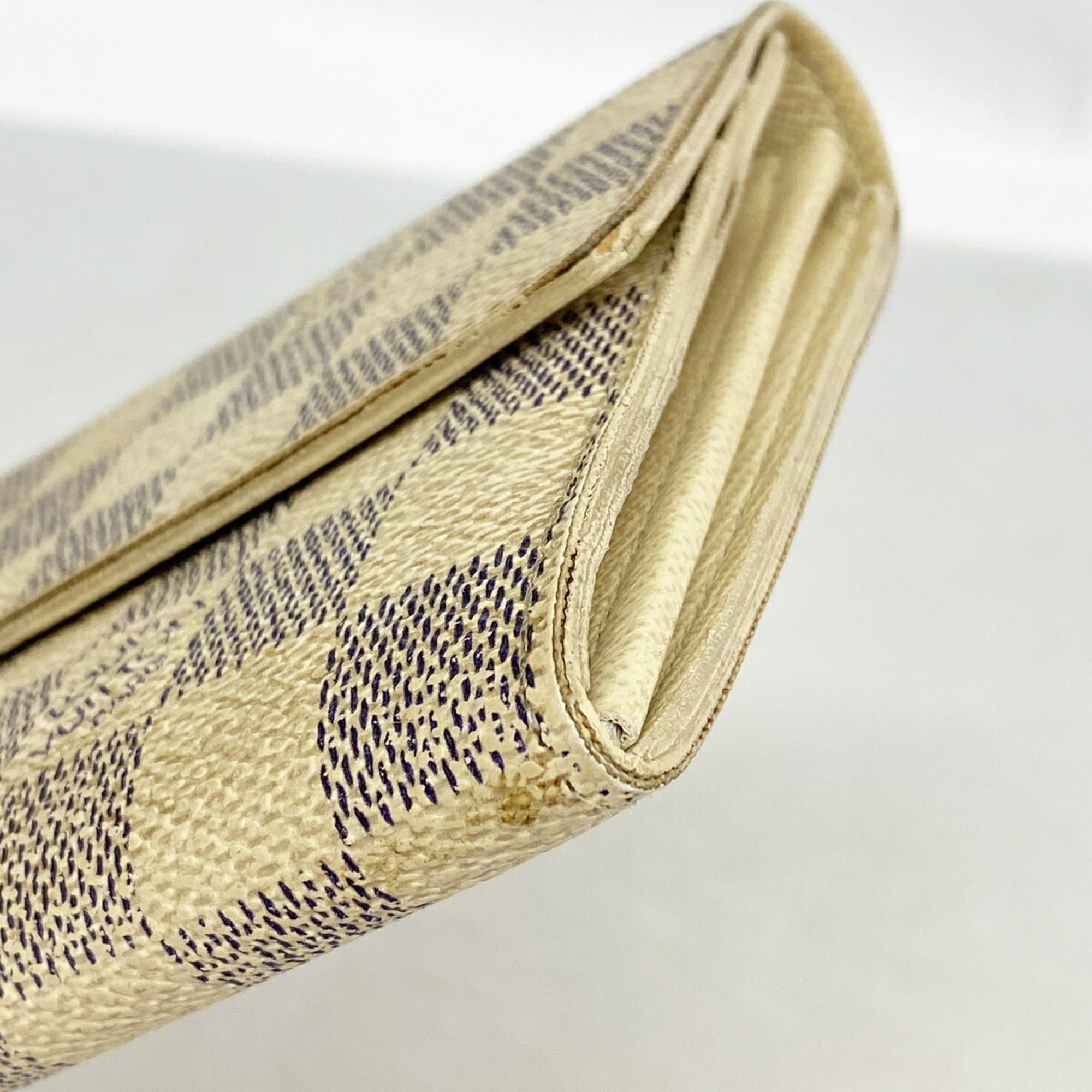 Louis Vuitton White Long Wallet (Bi-Fold) (Pre-Owned)