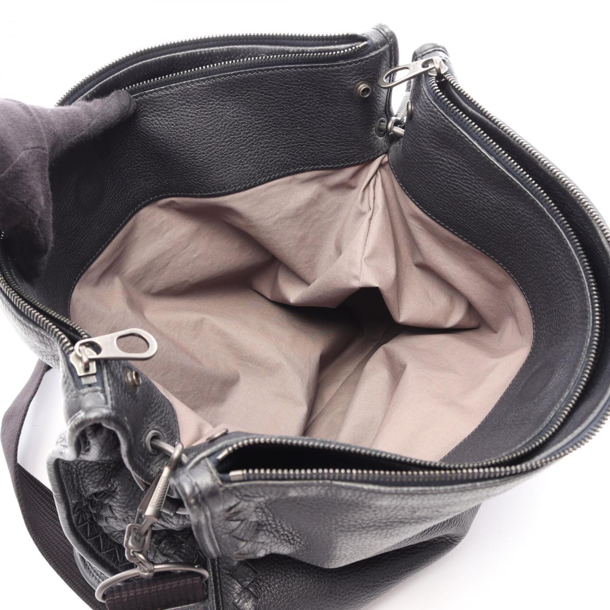 Bottega Veneta Black Leather Handbag Shoulder Bag (Pre-Owned)